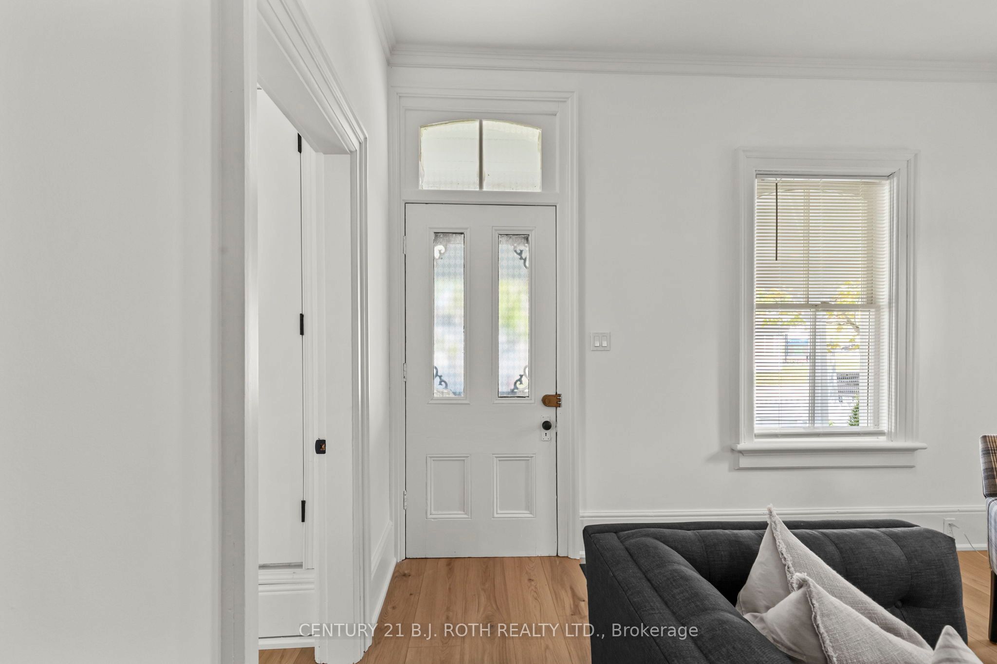 13 Nelson Square E, Barrie, ON L4M 4J6 photo 4