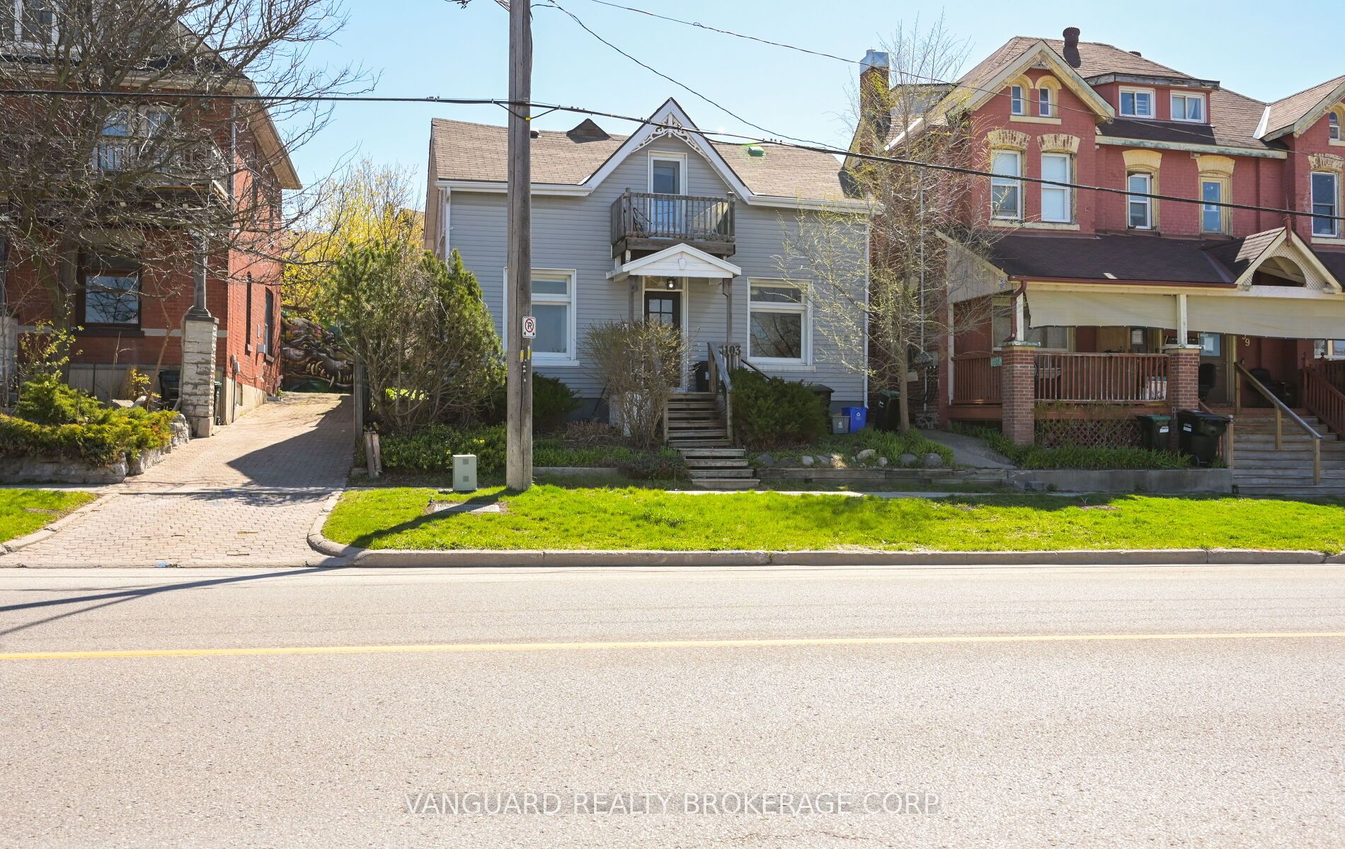 103 Mulcaster Street 1, Barrie, ON L4M 3M7 photo 2