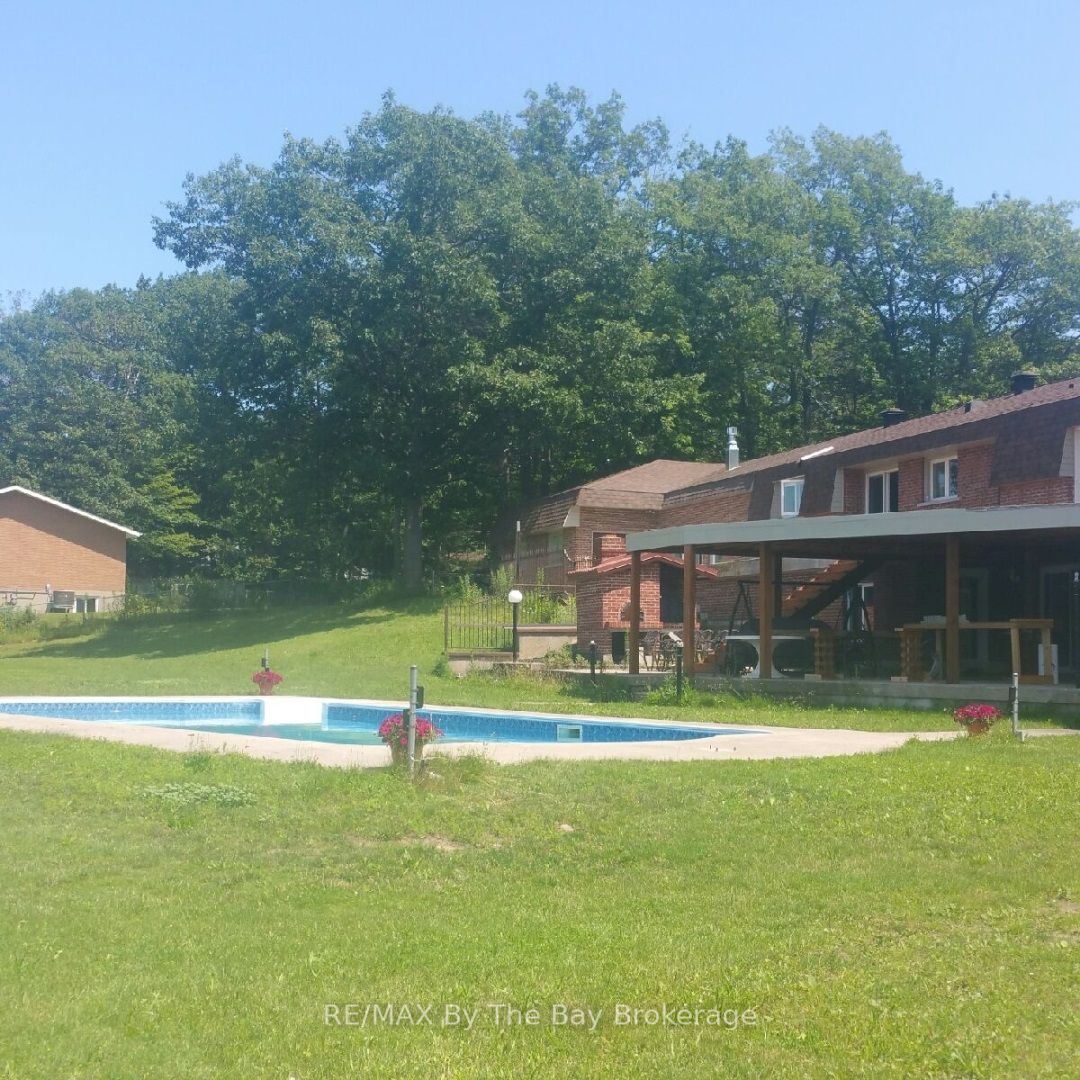 10 Edgewater Road, Wasaga Beach, ON L9Z 2W3 photo 2