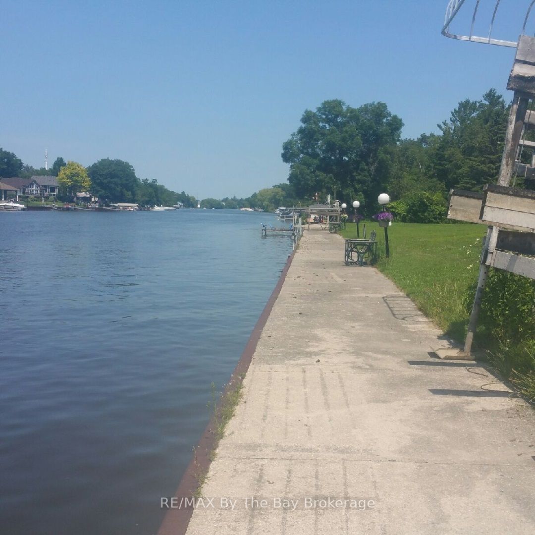 10 Edgewater Road, Wasaga Beach, ON L9Z 2W3 photo 4