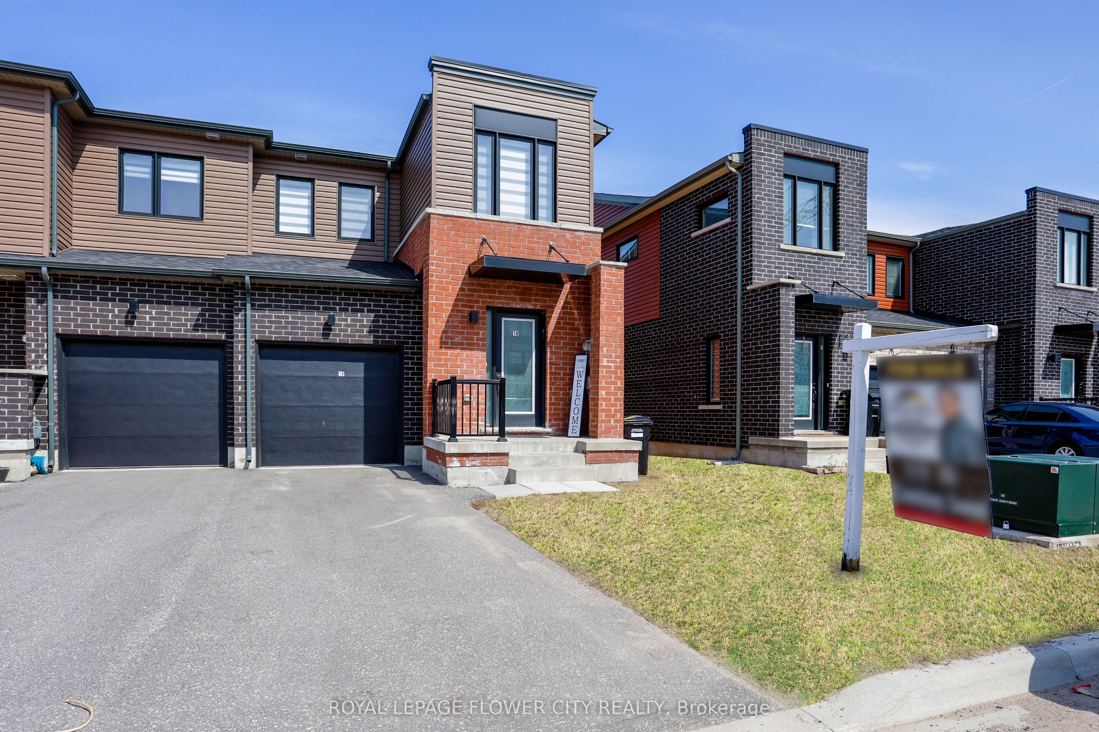 16 Fairlane Avenue, Barrie, ON L9J 0M9 photo 2