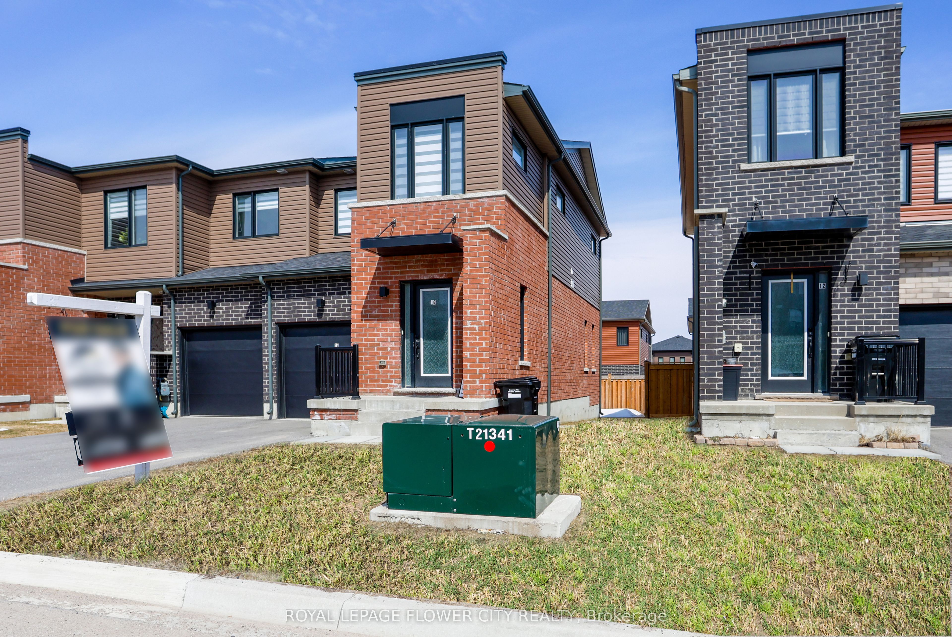16 Fairlane Avenue, Barrie, ON L9J 0M9 photo 3