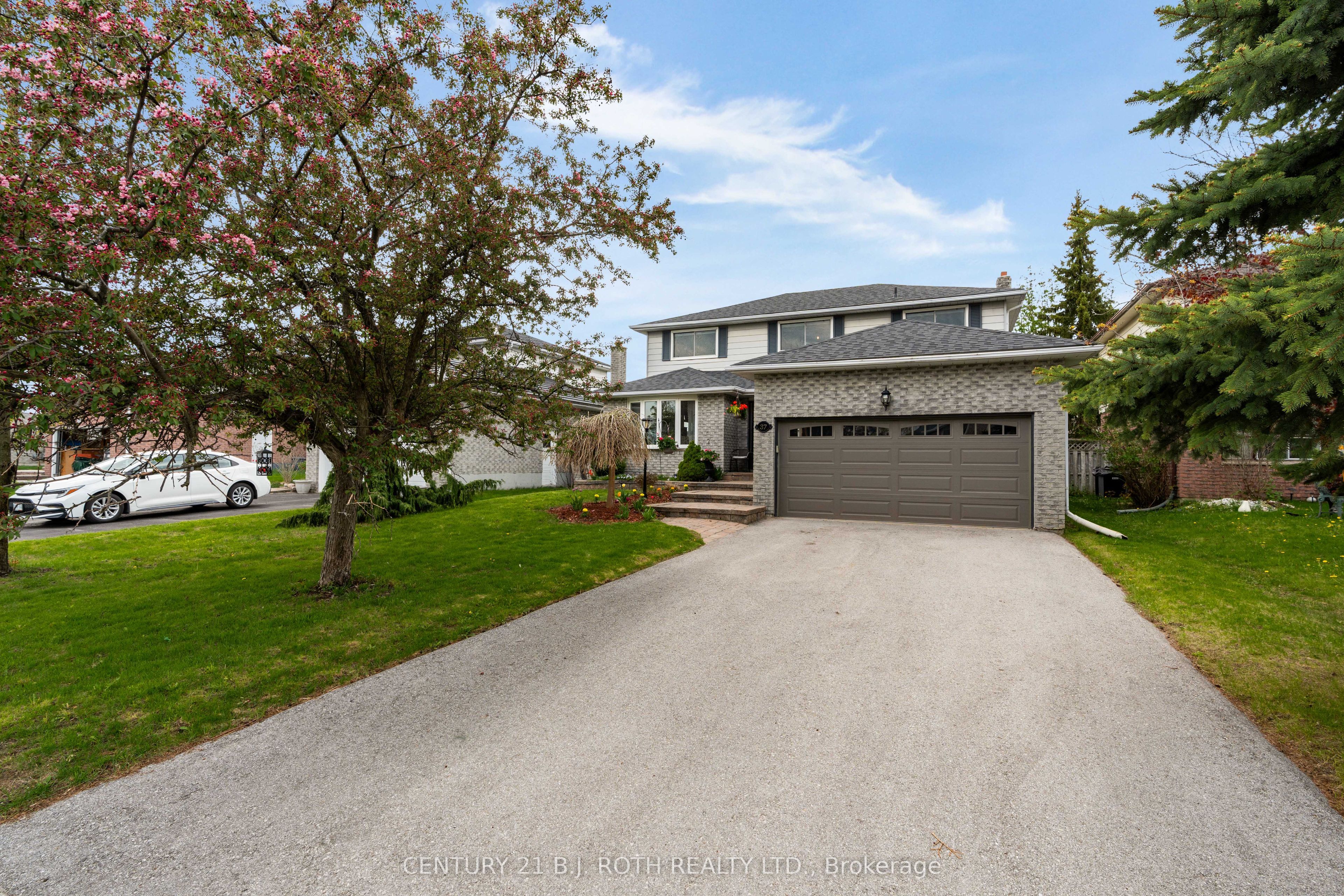 37 Laurentian Lane, Orillia, ON L3V 7N8