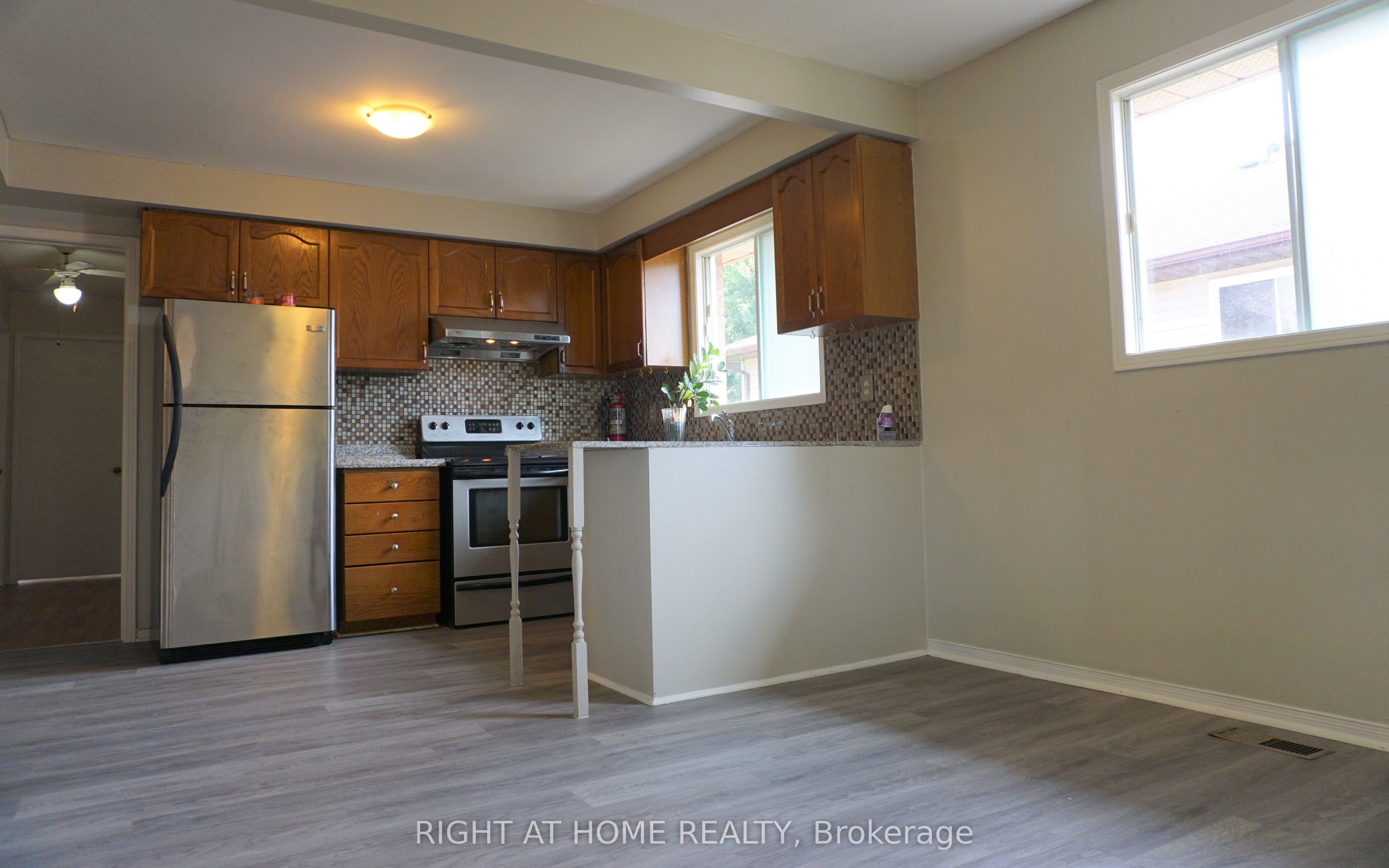 7 Porritt Street A, Barrie, ON L4N 6Y5 photo 4