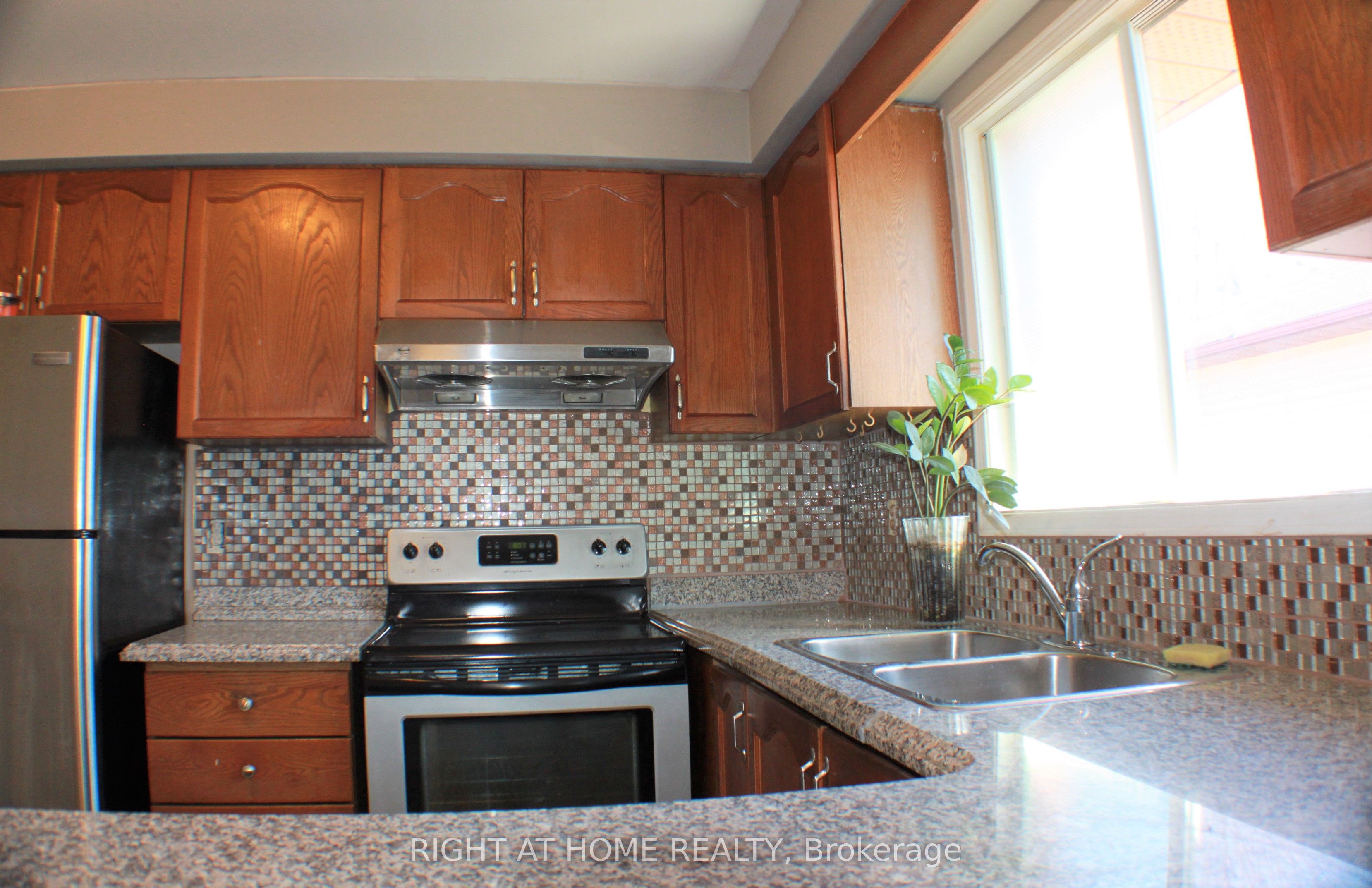 7 Porritt Street A, Barrie, ON L4N 6Y5 photo 5