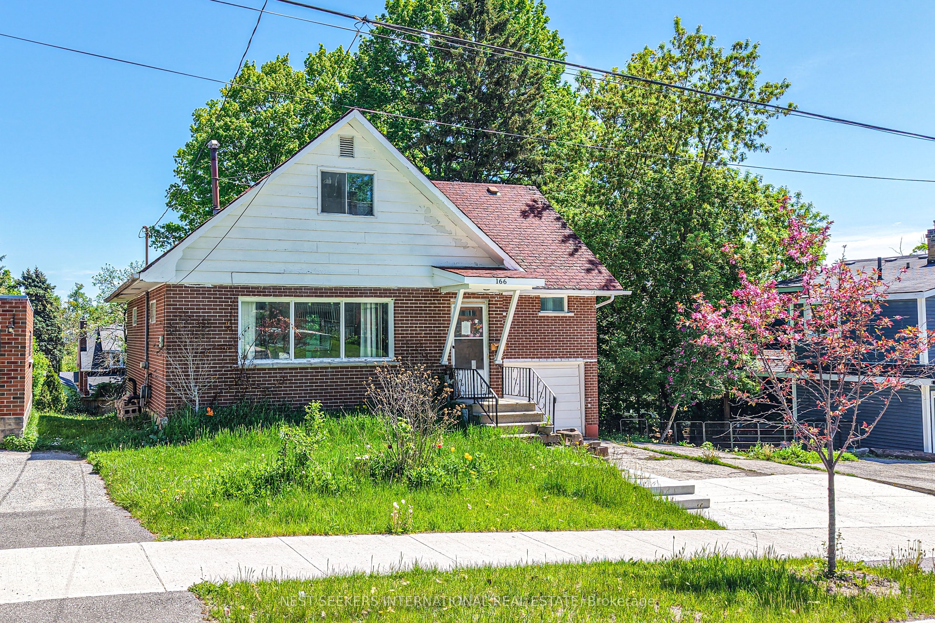 166 Laclie Street, Orillia, ON L3V 4N4 photo 2