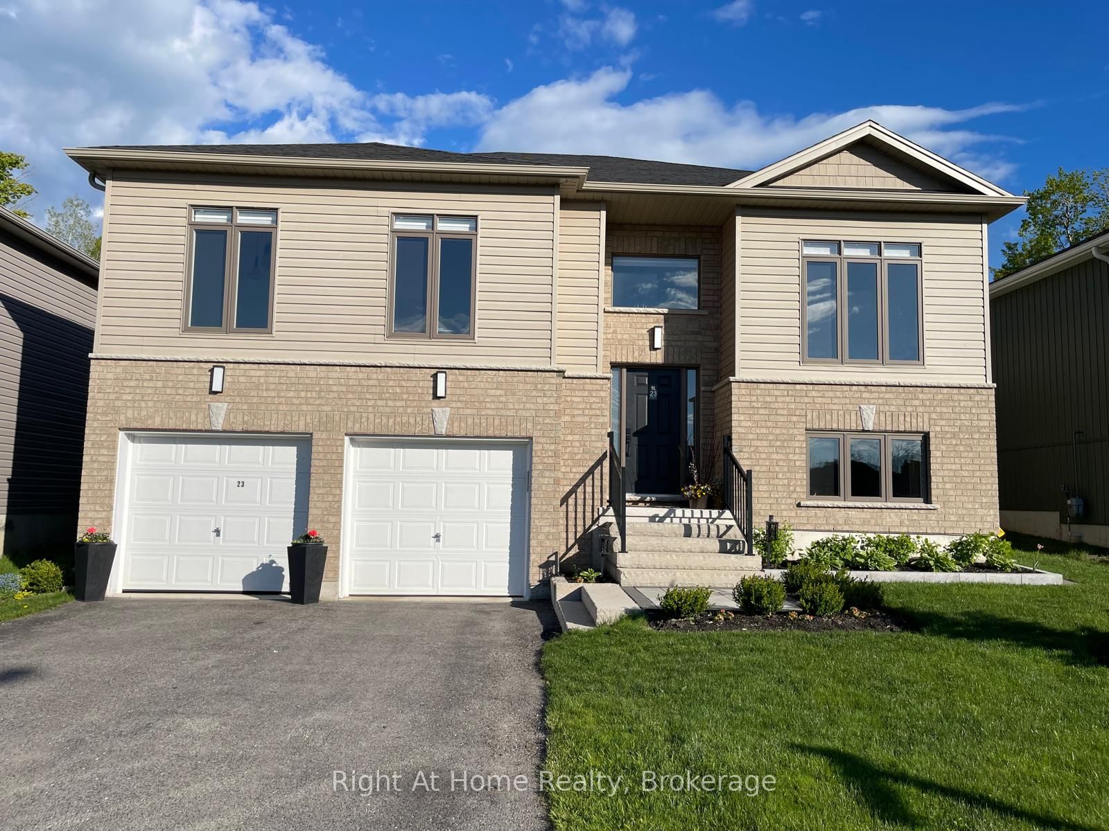 23 Ralph Dalton Boulevard, Tay, ON L0K 2A0