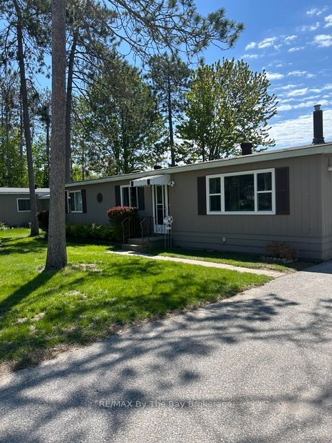 3 Golf Avenue, Wasaga Beach, ON L9Z 1K2