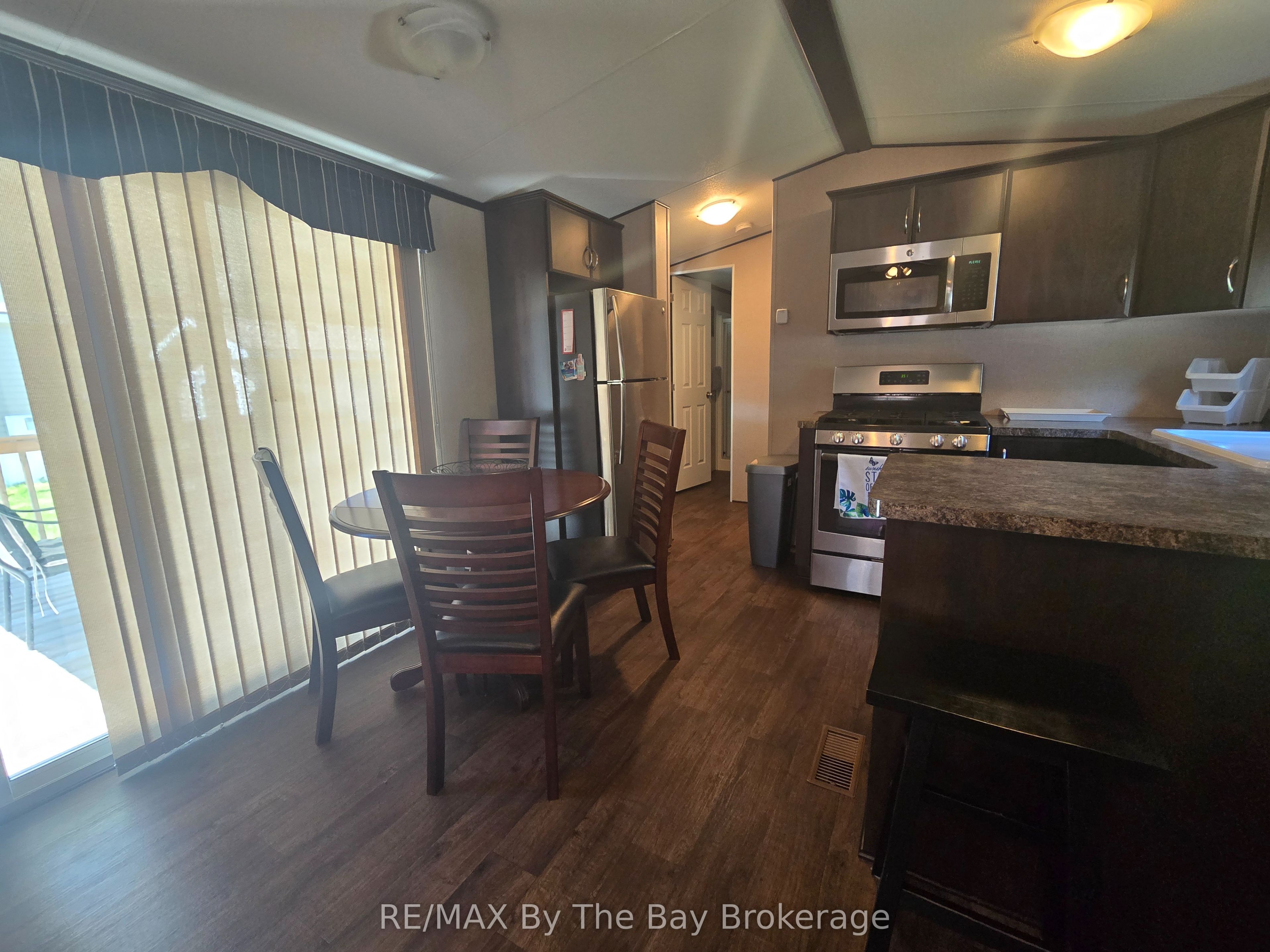 18 Kenora Trail, Wasaga Beach, ON L9Z 2M3 photo 5
