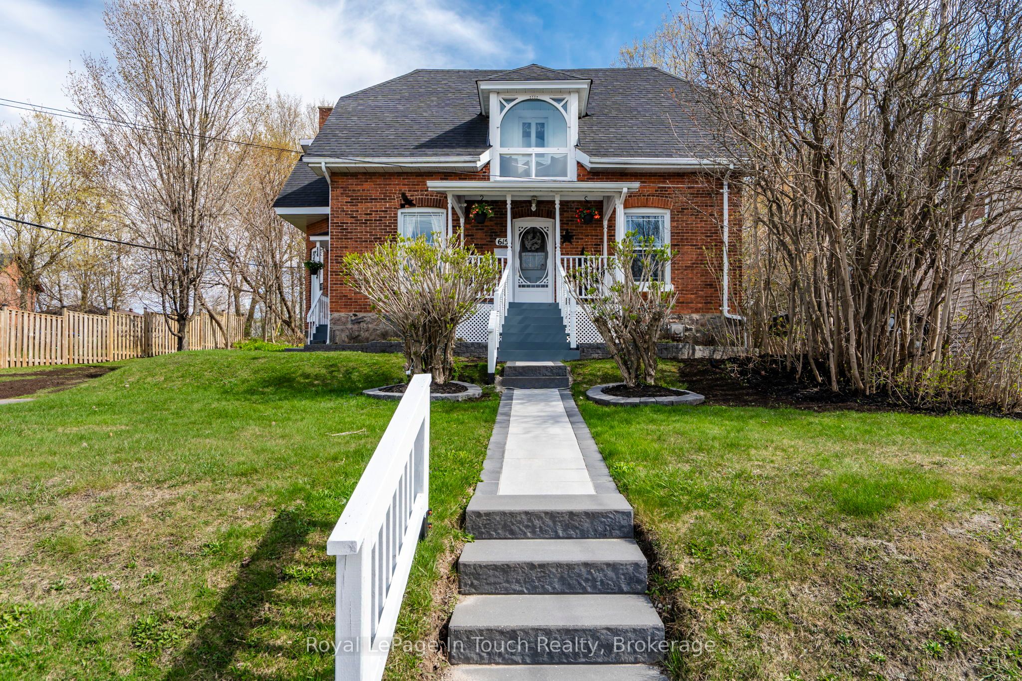 615 Bay Street, Midland, ON L4R 1L7 photo 2