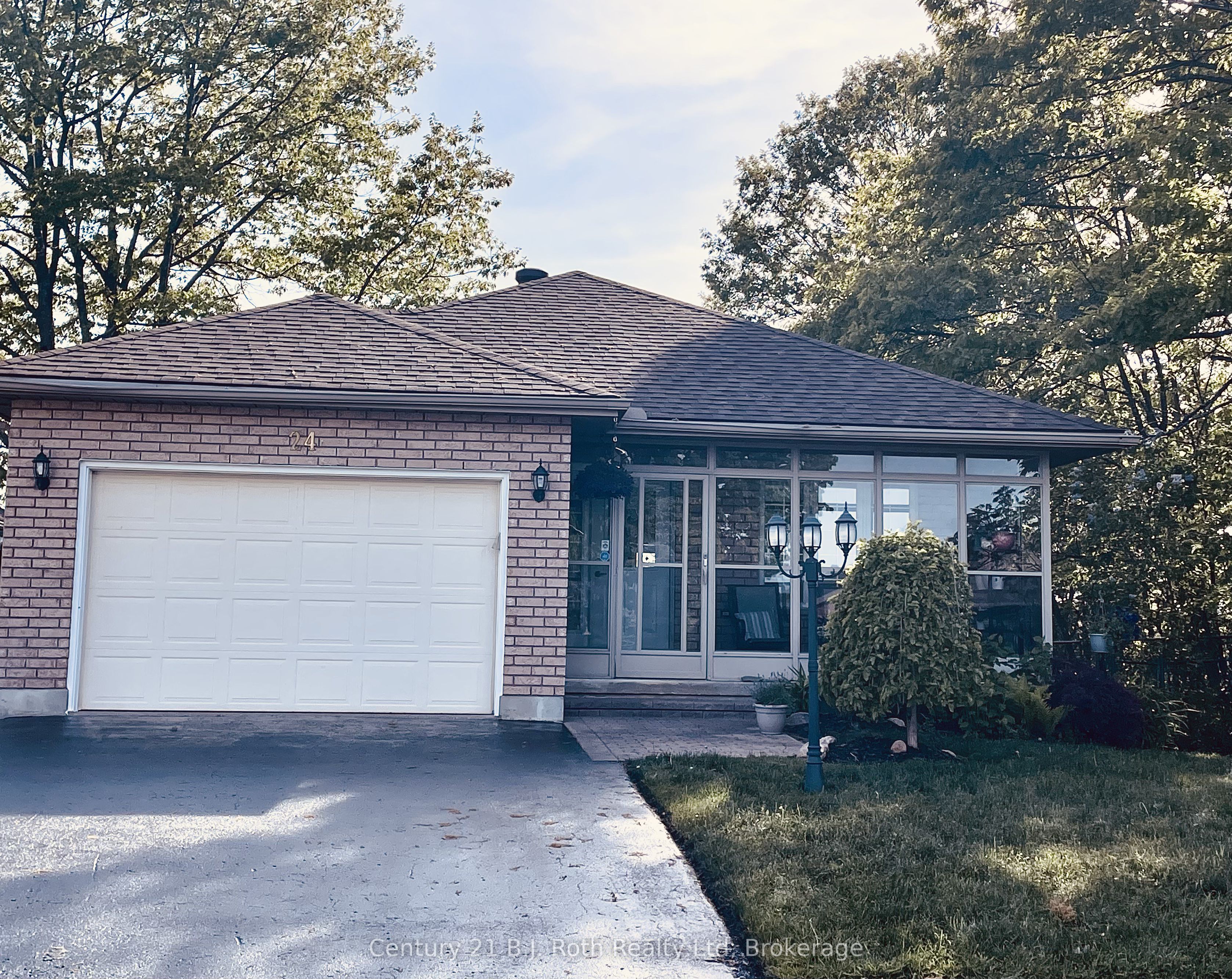 24 Marchand Drive, Penetanguishene, ON L9M 2J2