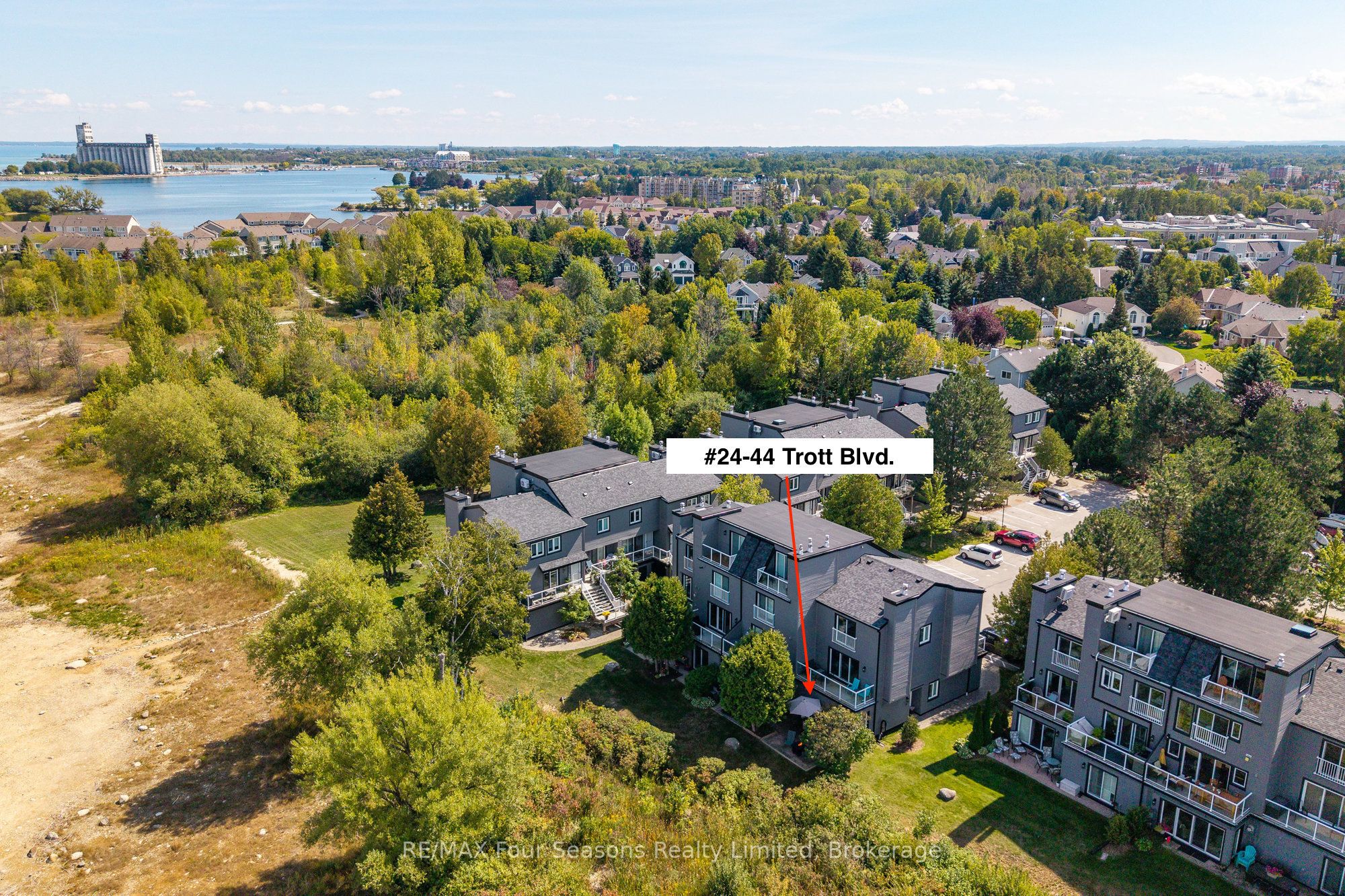 44 Trott Boulevard 24, Collingwood, ON L9Y 5B7 photo 2