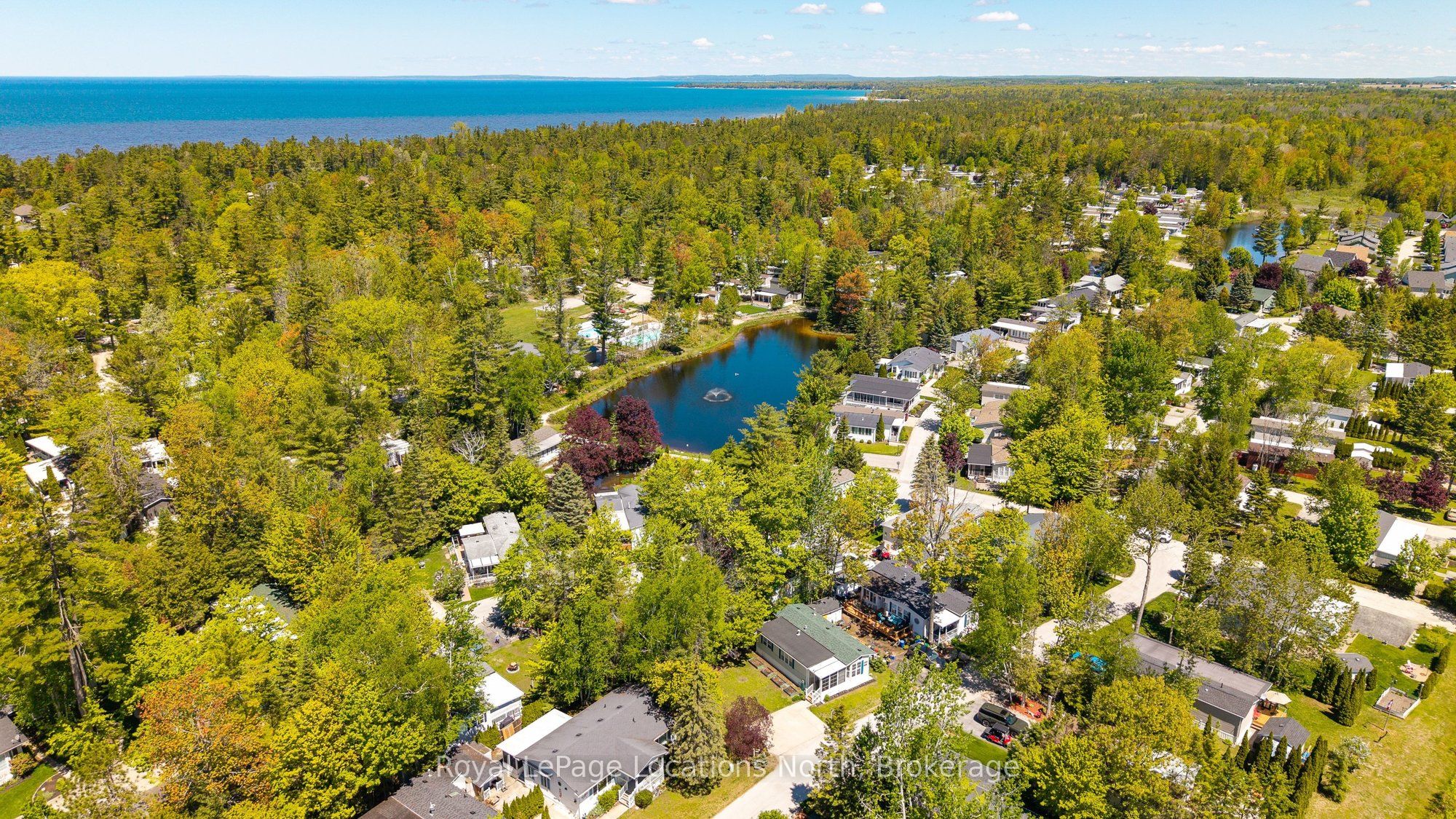 55 Topaz Street, Wasaga Beach, ON L9Z 1X7 photo 2