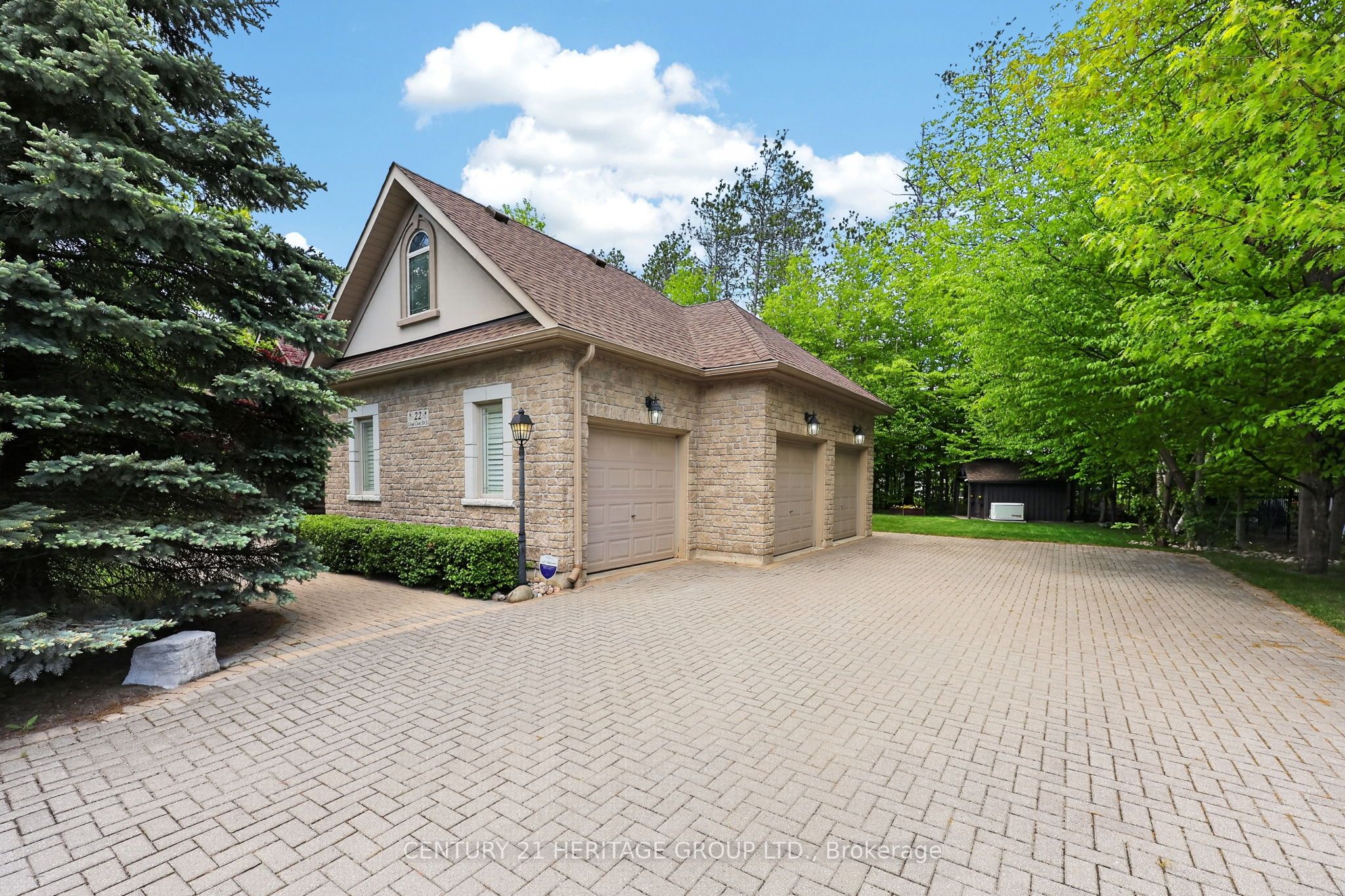 22 Lloyd Cook Drive E, Springwater, ON L9X 0H5 photo 2