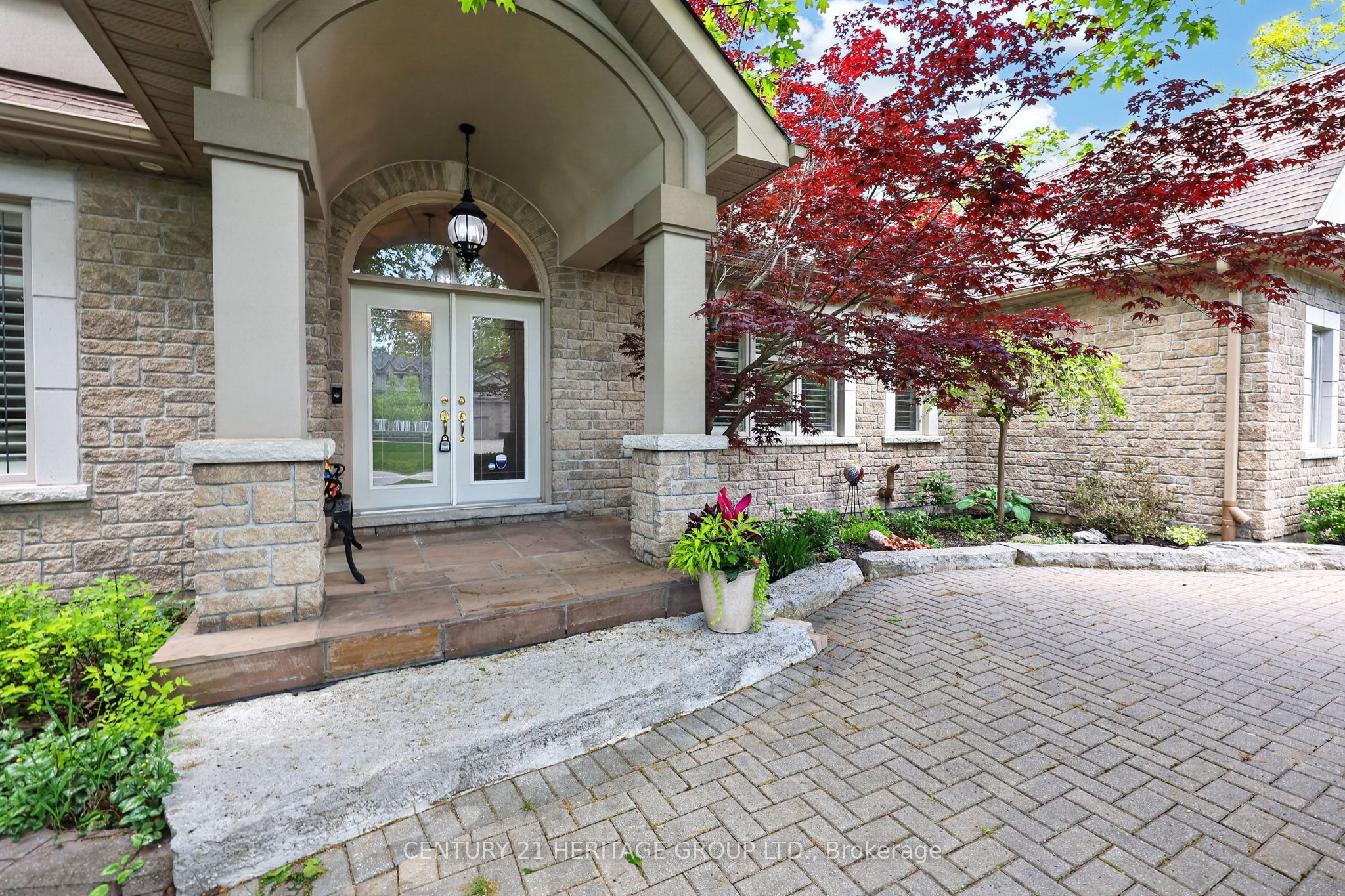 22 Lloyd Cook Drive E, Springwater, ON L9X 0H5 photo 3