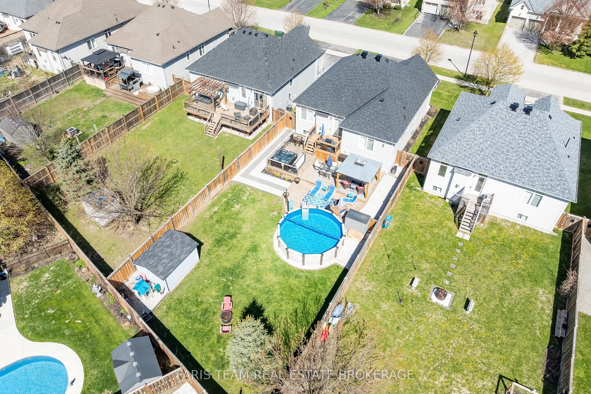 9 Broadpoint Street, Wasaga Beach, ON L9Z 3B8 photo 2