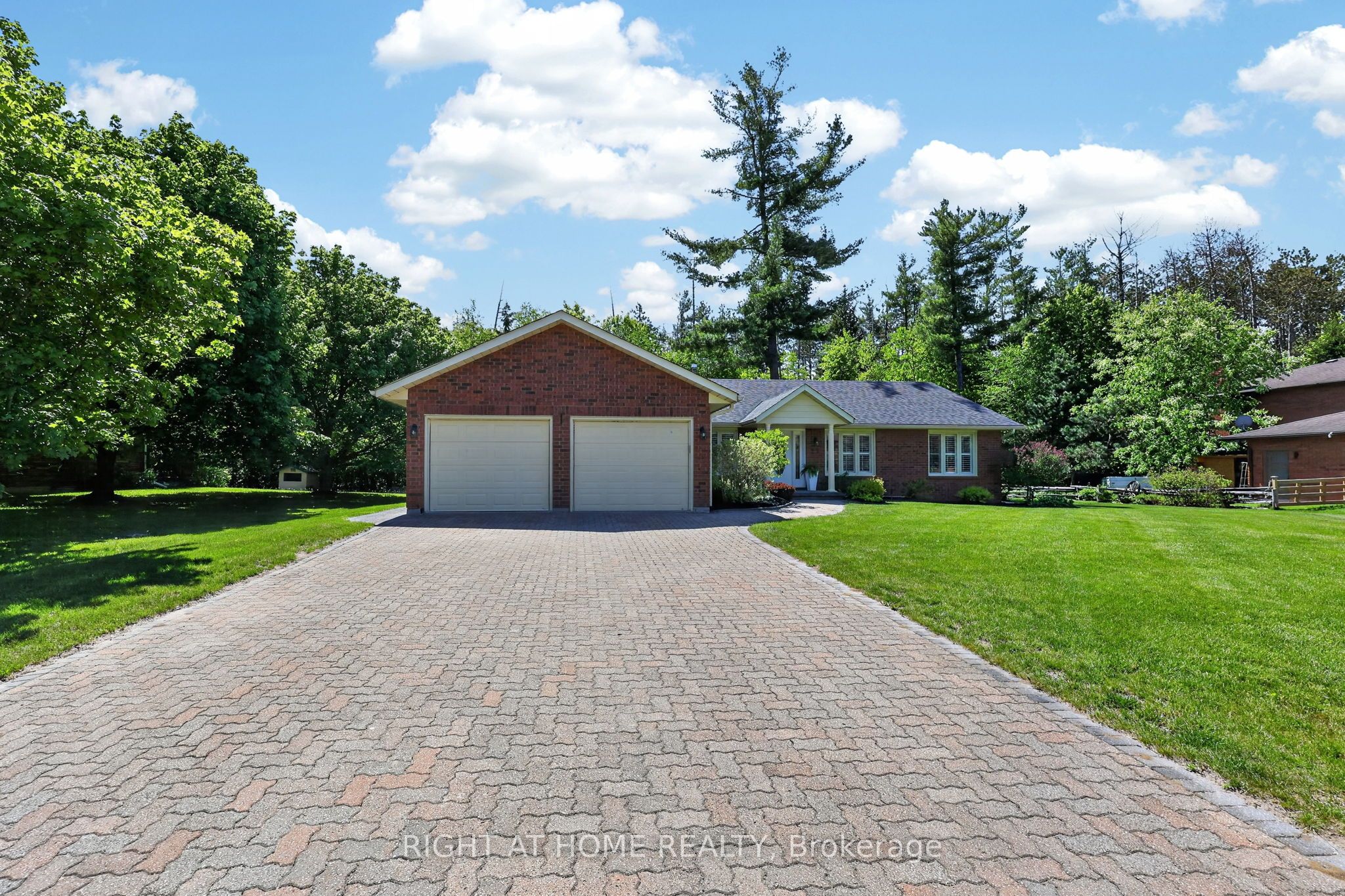 23 Holloway Lane, Springwater, ON L9X 0M7 photo 2