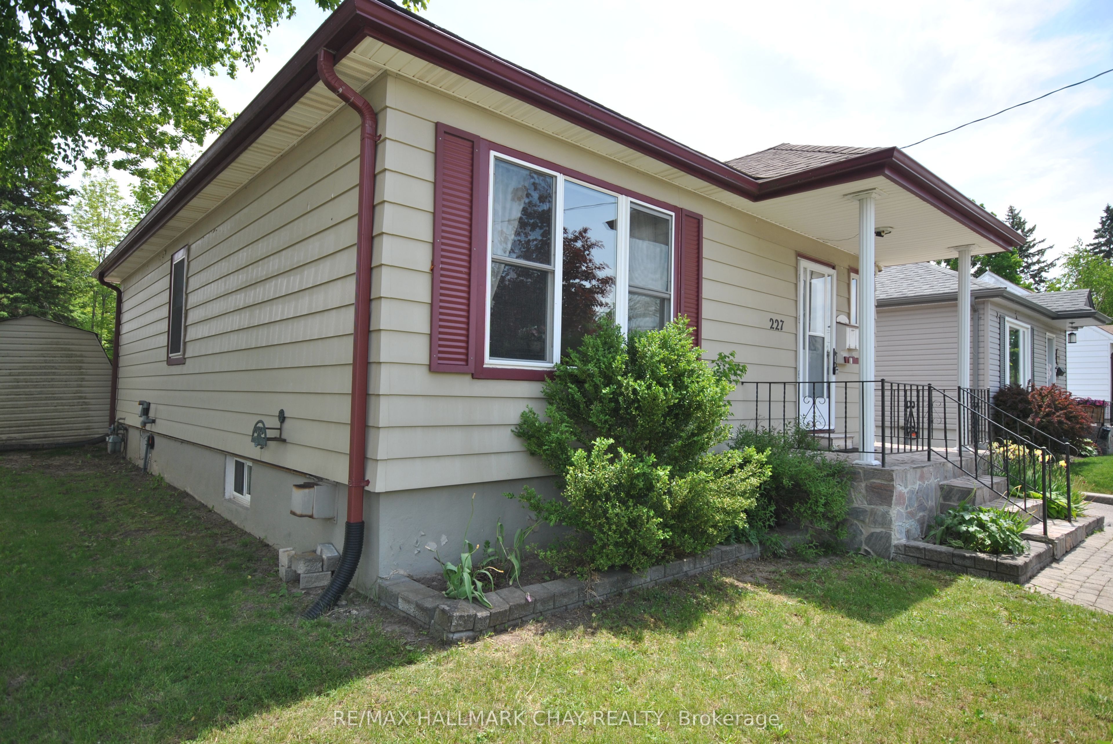 227 Duckworth Street, Barrie, ON L4M 3W8 photo 4