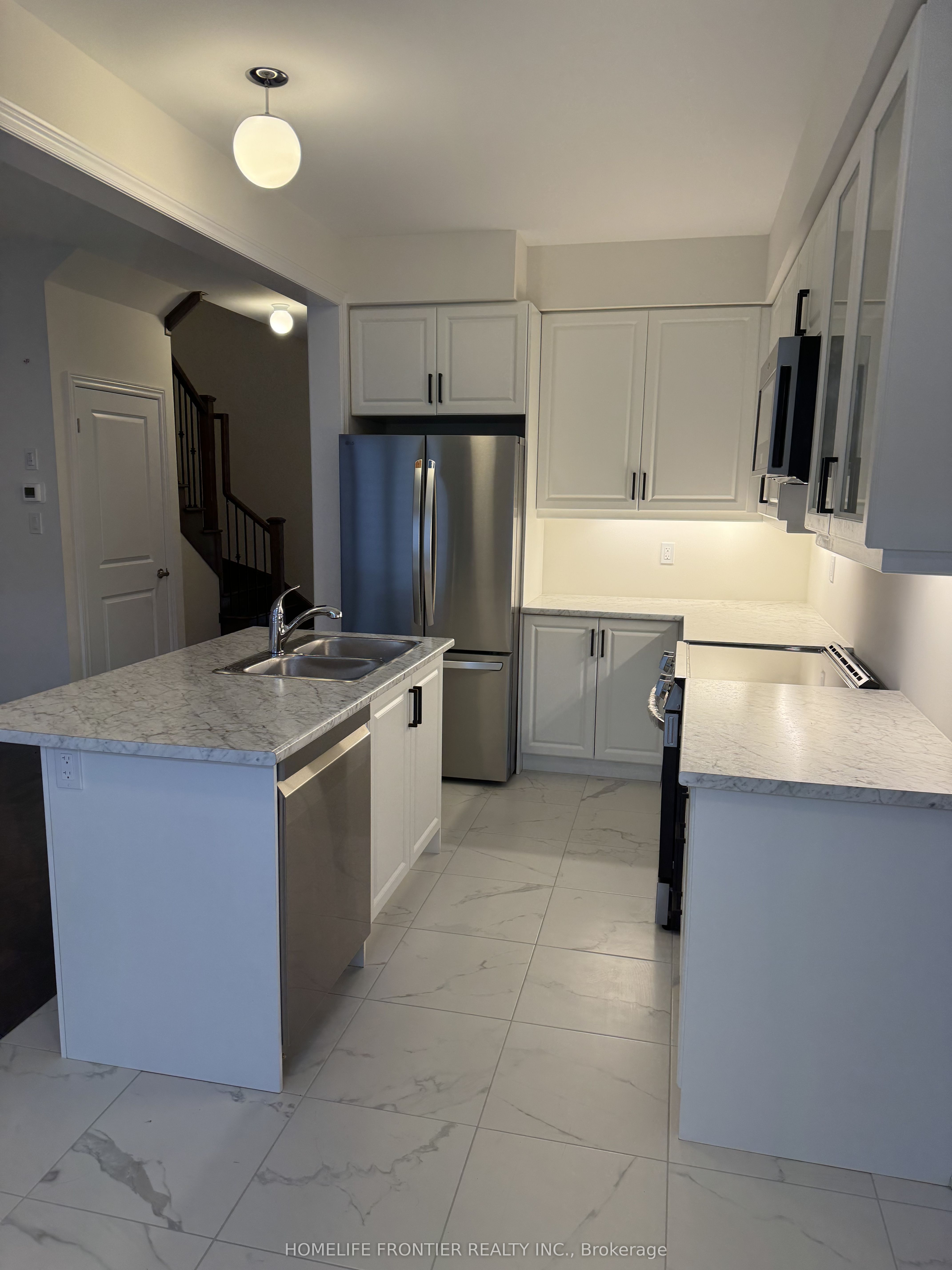 10 Durham Avenue, Barrie, ON L9J 0W7 photo 5