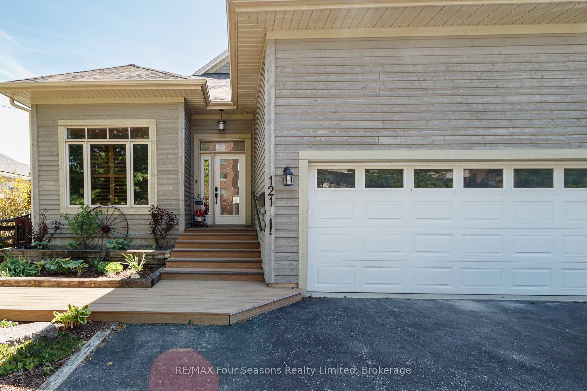 121 Elm Street, Collingwood, ON L9Y 3J3 photo 2