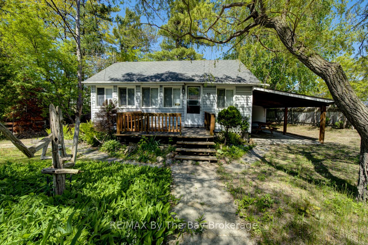 33 17th Street N, Wasaga Beach, ON L9Z 2J1