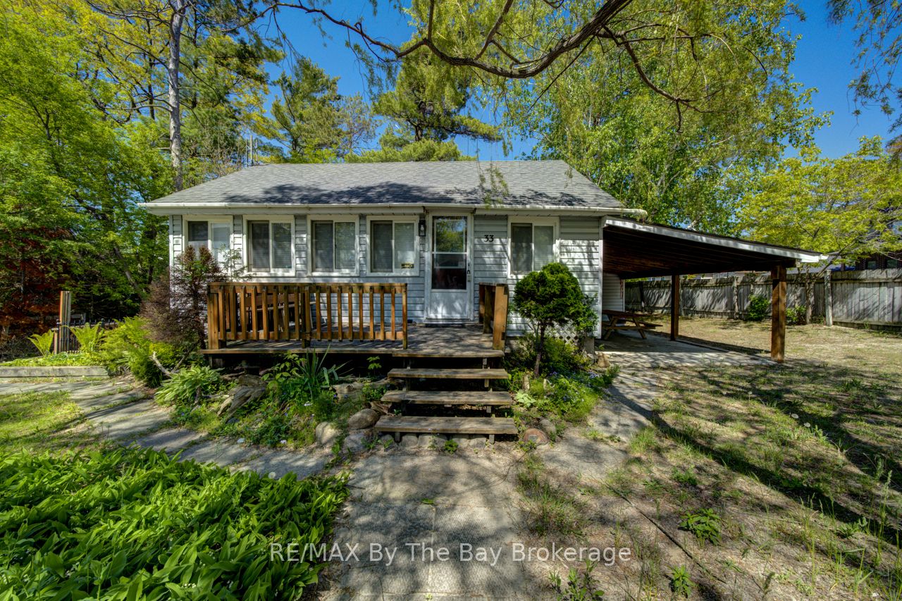 33 17th Street N, Wasaga Beach, ON L9Z 2J1 photo 2