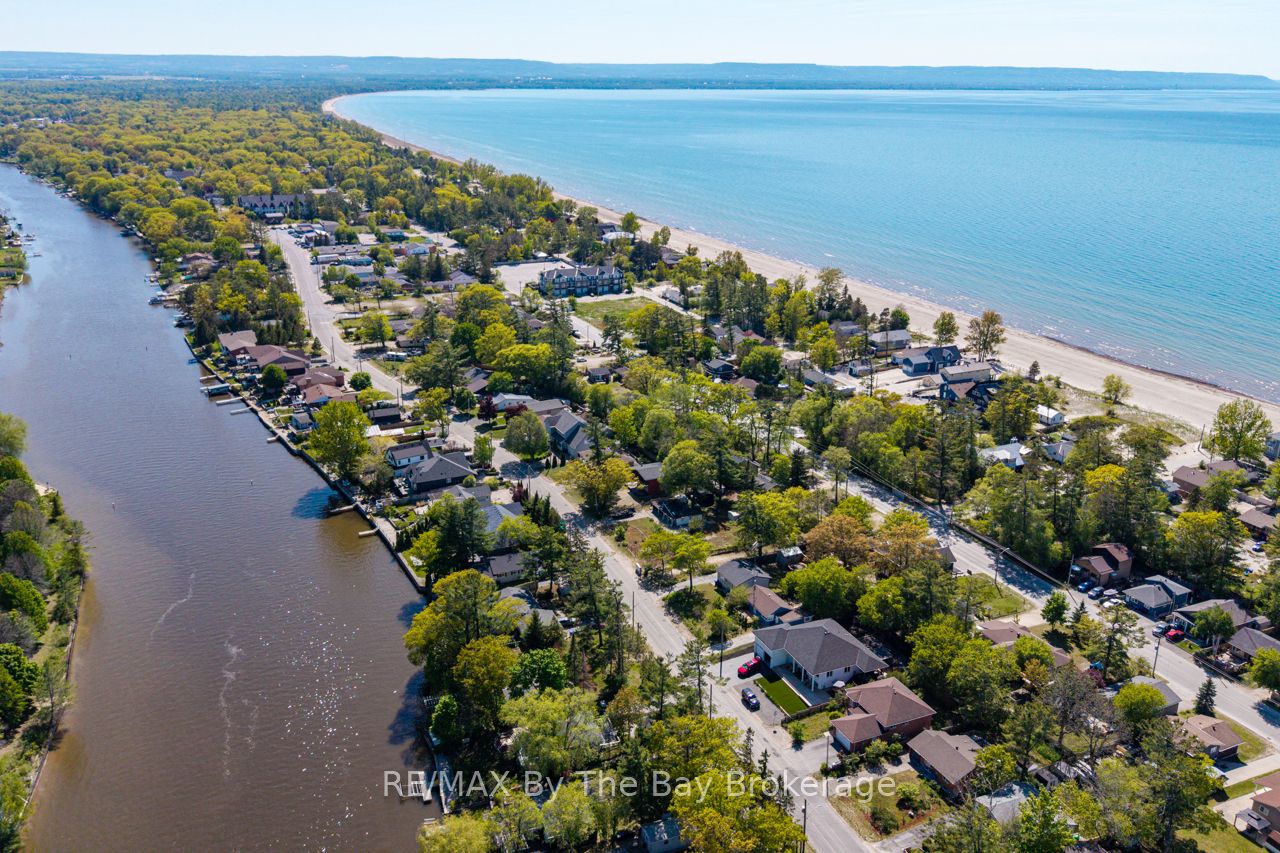 33 17th Street N, Wasaga Beach, ON L9Z 2J1 photo 3