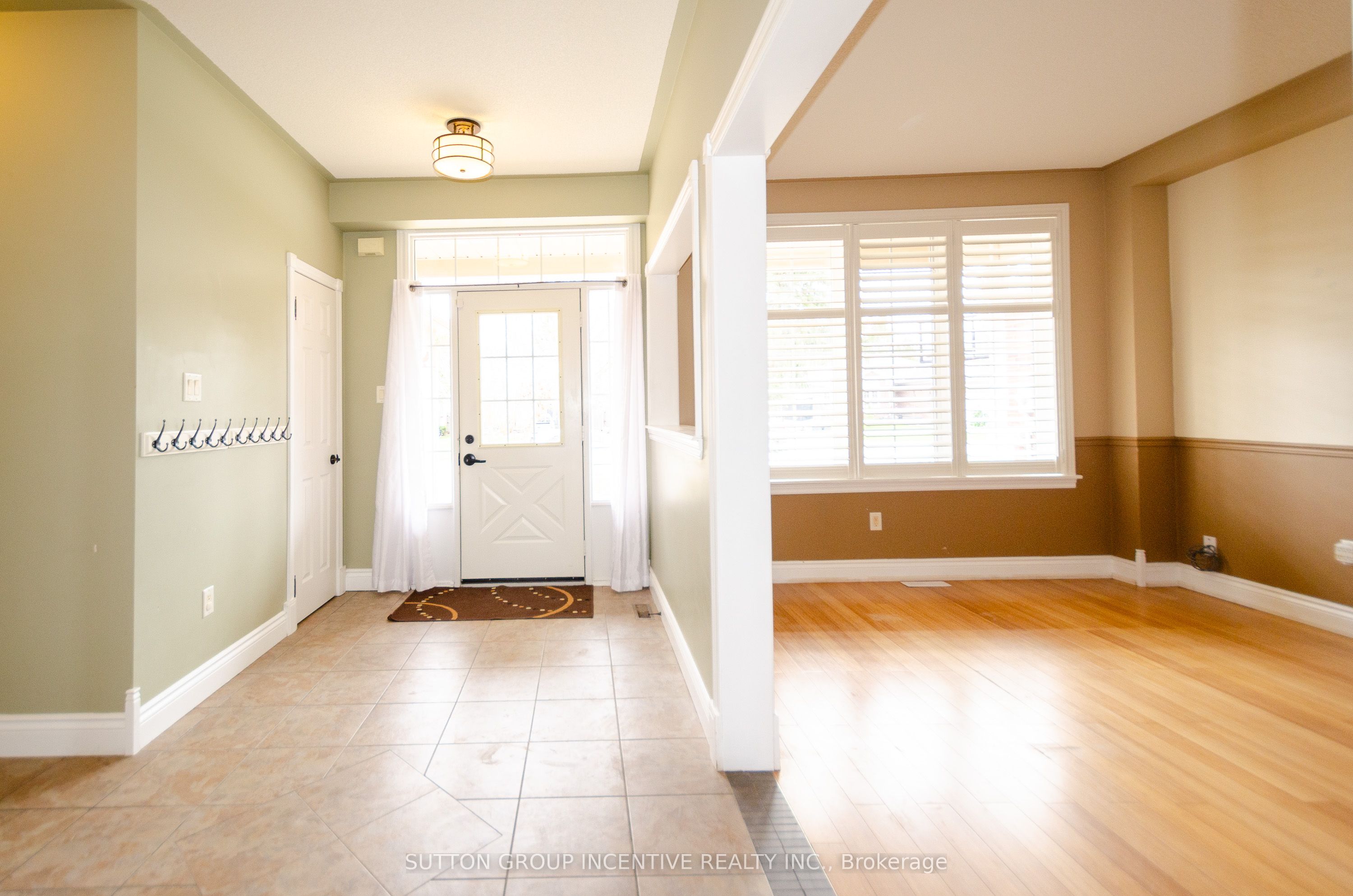 38 Harwood Drive UPPER, Barrie, ON L4N 6V3 photo 2