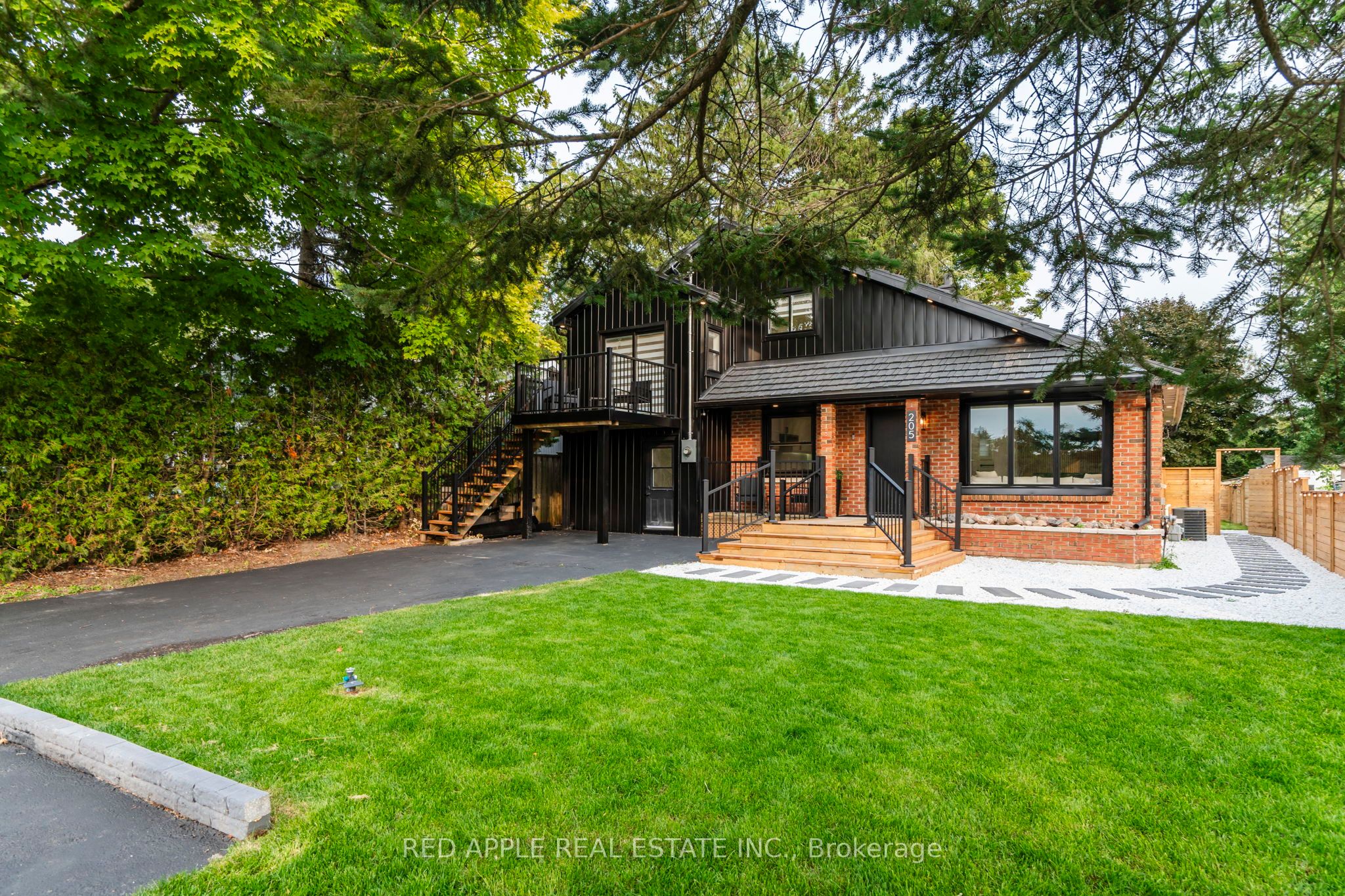 205 Hoyt Avenue, Tay, ON L0K 2A0