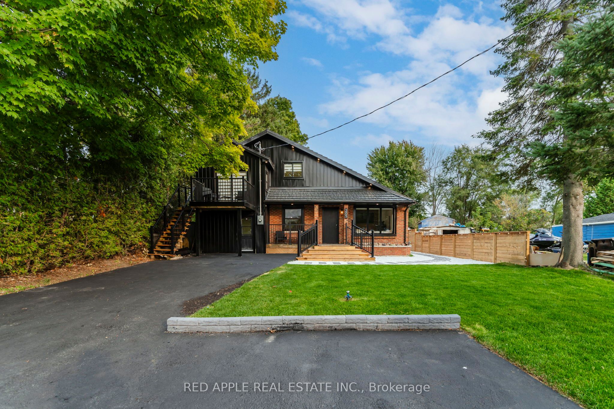205 Hoyt Avenue, Tay, ON L0K 2A0 photo 2