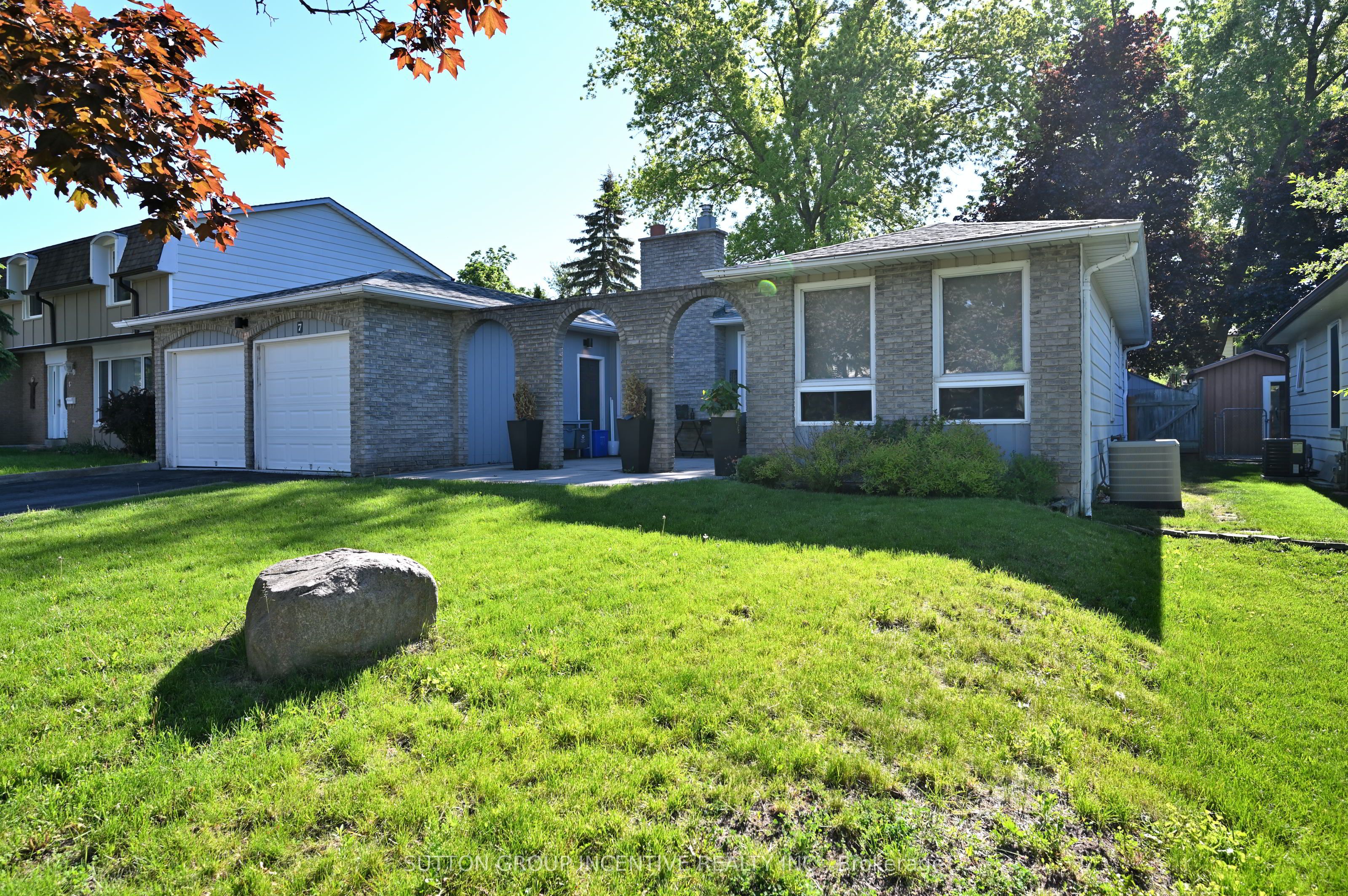 7 HURON Street, Barrie, ON L4M 5H2 photo 2