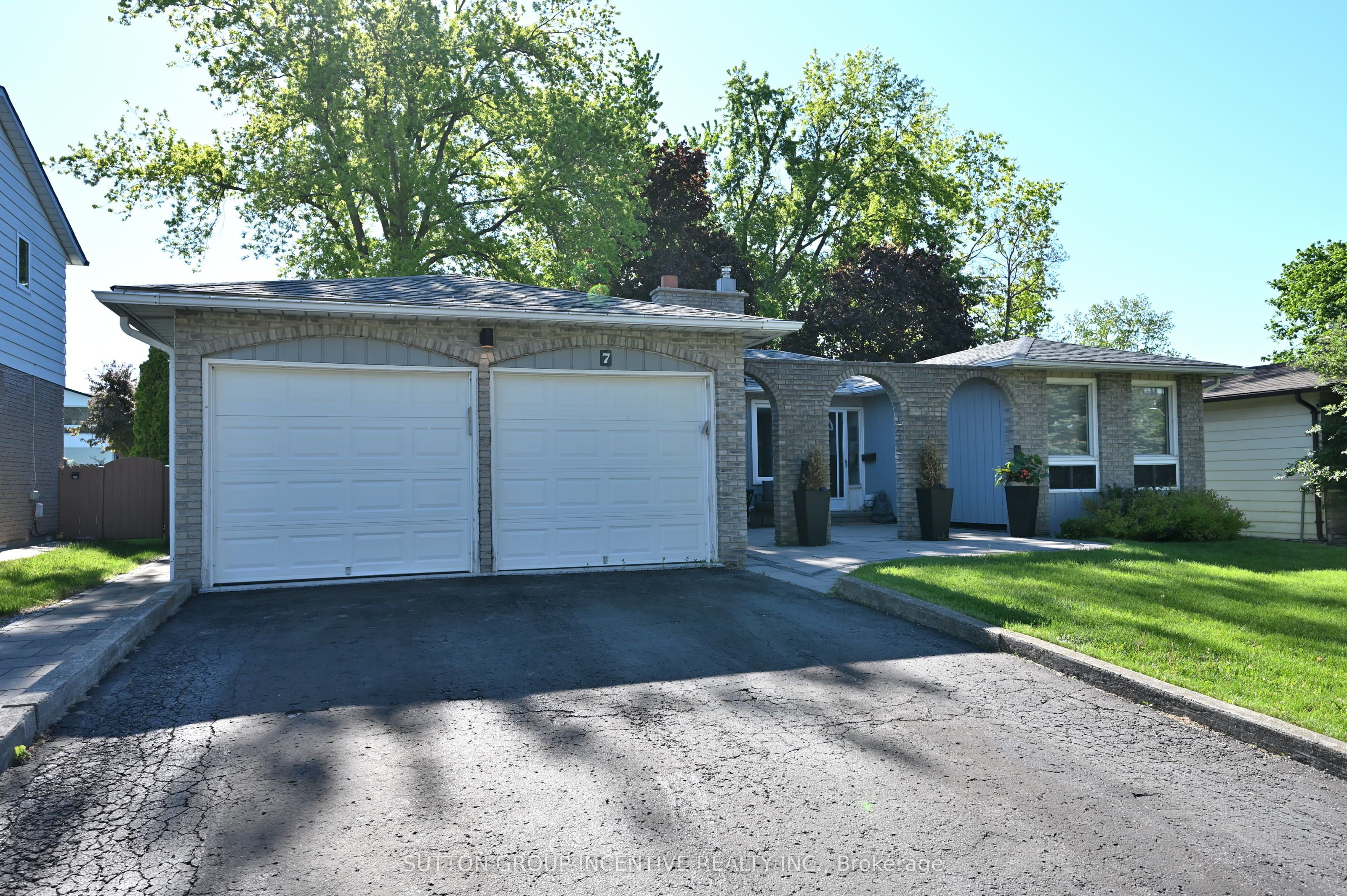 7 HURON Street, Barrie, ON L4M 5H2 photo 3