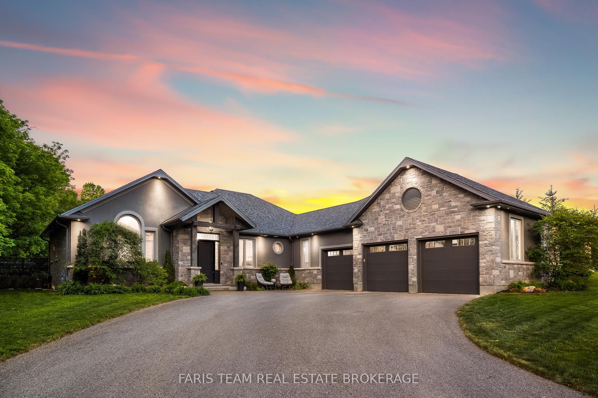 142 Mennill Drive, Springwater, ON L9X 0J2