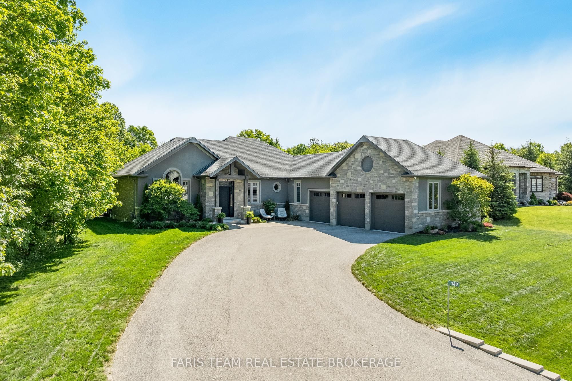 142 Mennill Drive, Springwater, ON L9X 0J2 photo 2