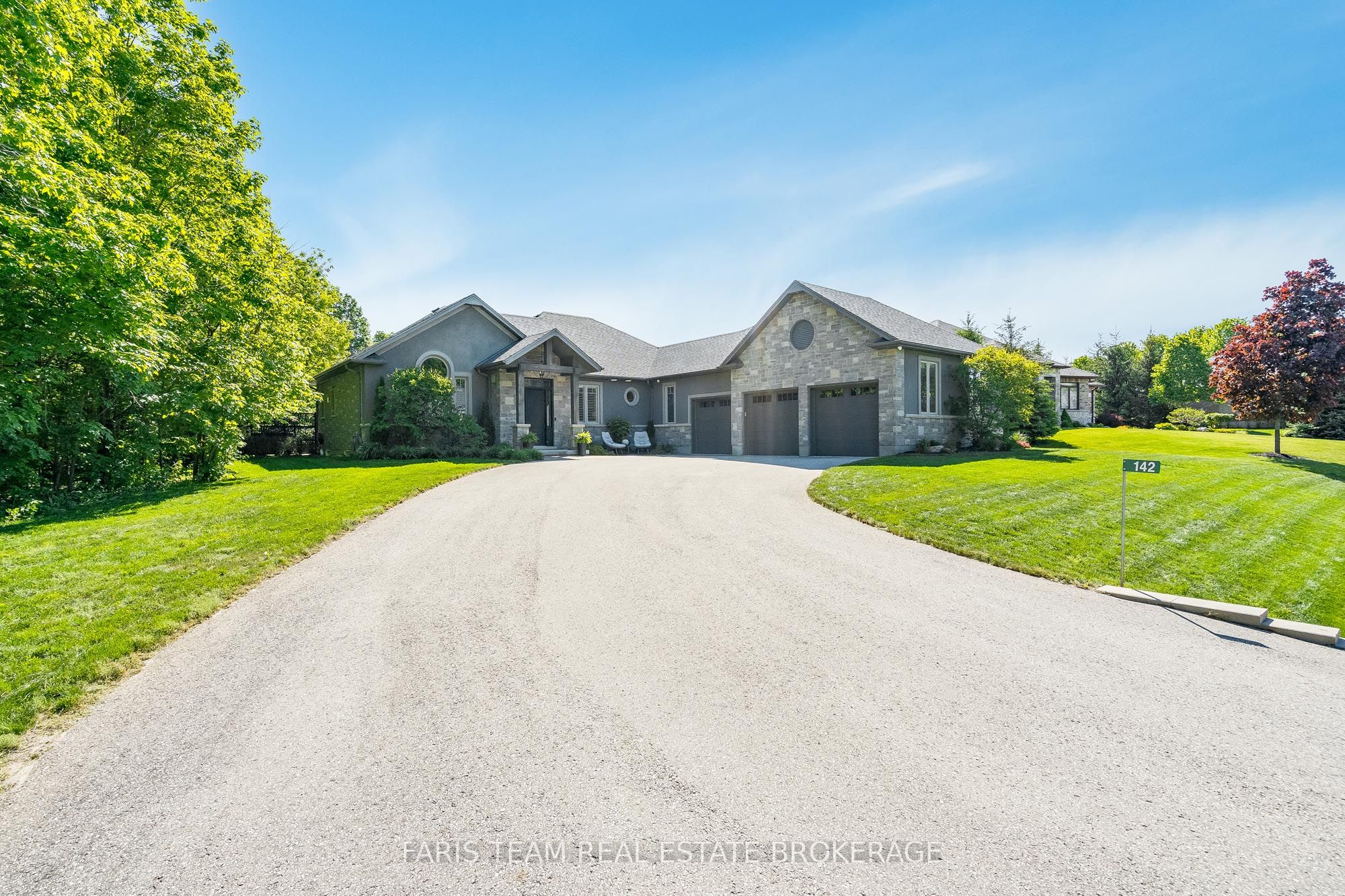 142 Mennill Drive, Springwater, ON L9X 0J2 photo 3