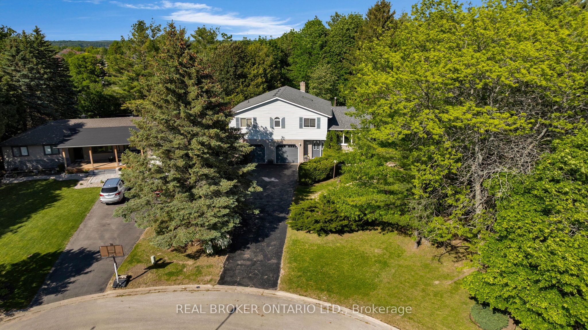 215 Mary Anne Drive, Barrie, ON L4N 4T1