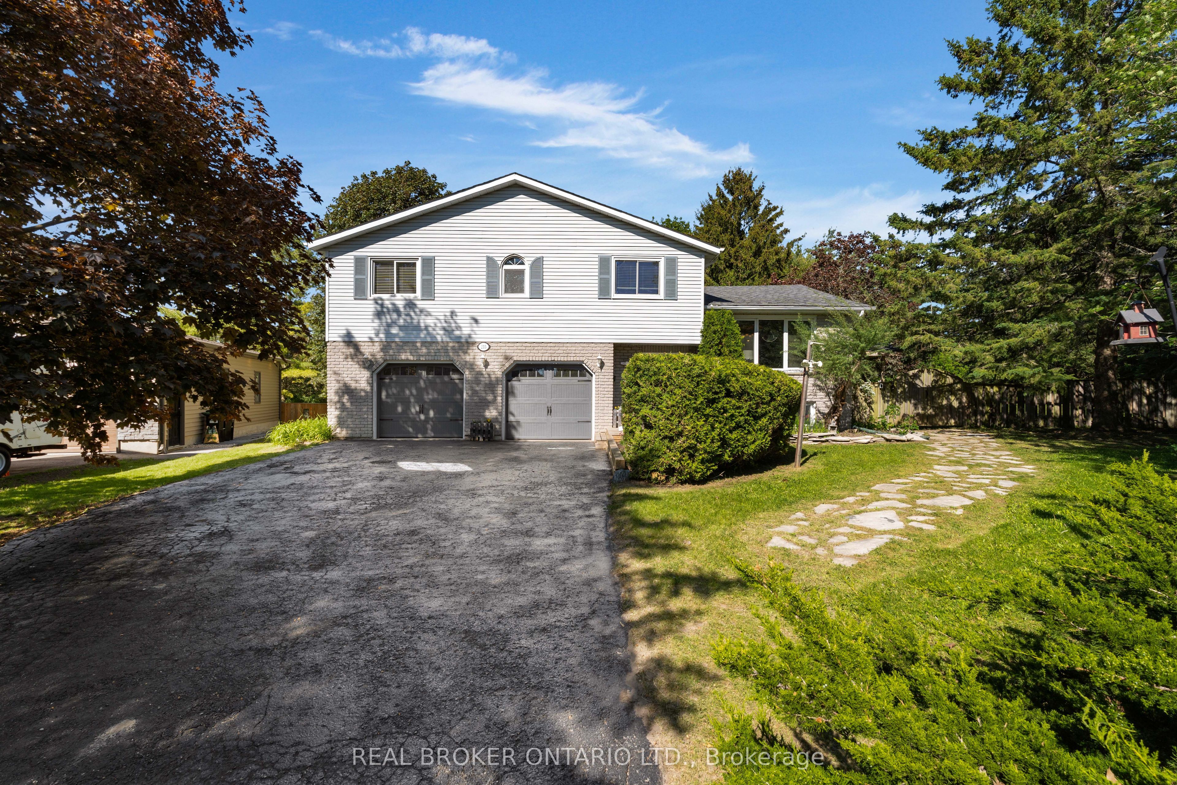 215 Mary Anne Drive, Barrie, ON L4N 4T1 photo 3
