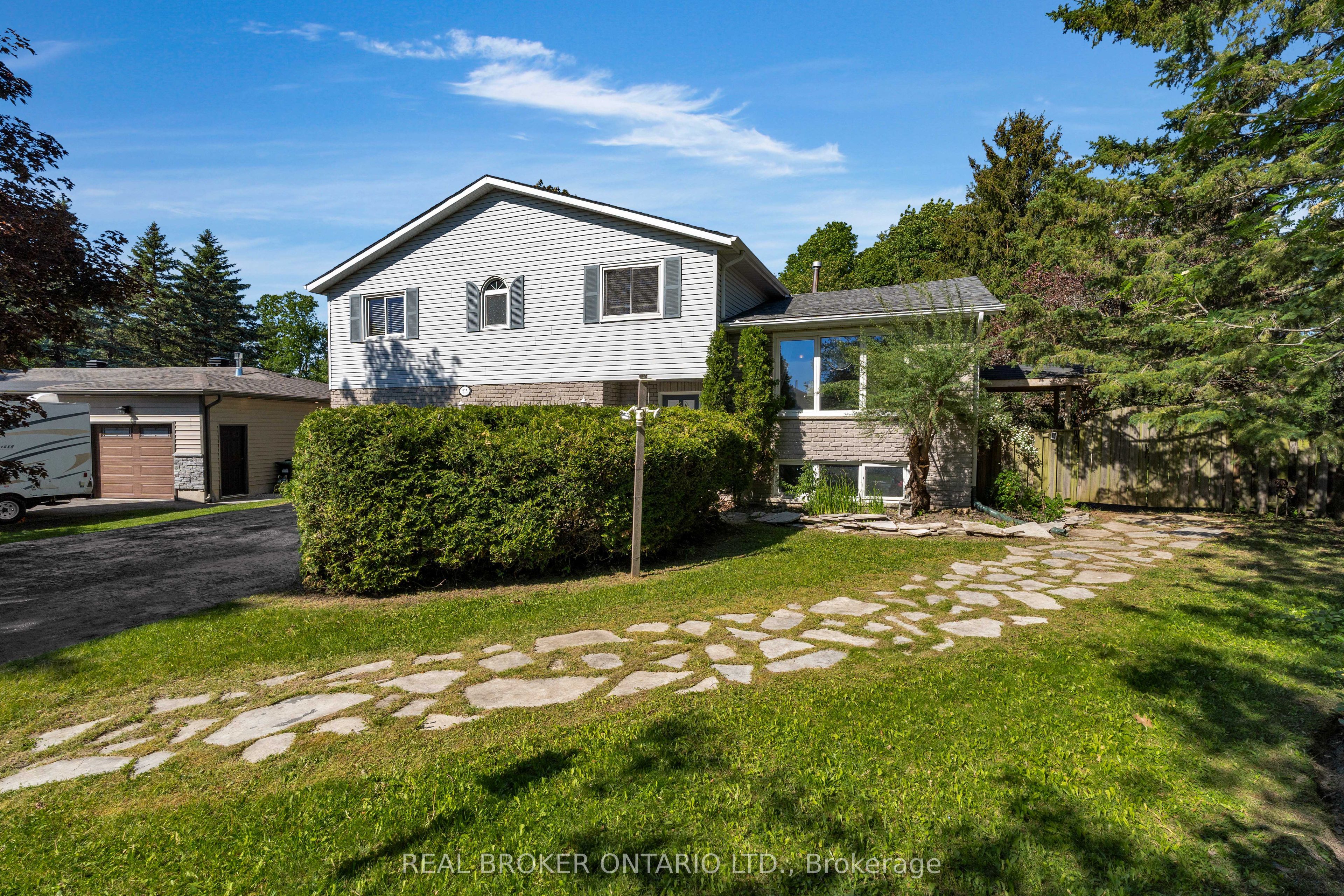 215 Mary Anne Drive, Barrie, ON L4N 4T1 photo 4