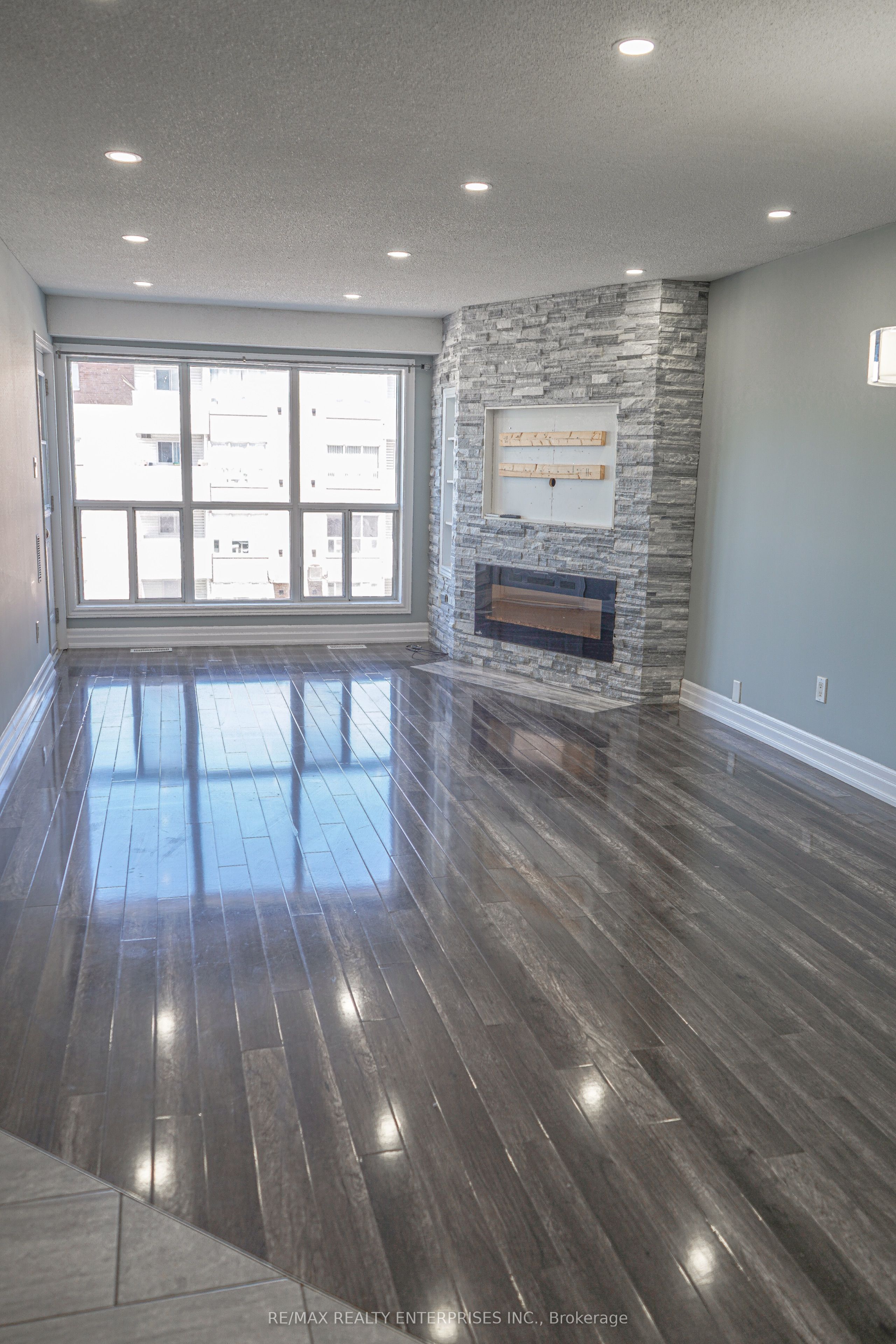 120 Bell Farm Road N 204, Barrie, ON L4M 6J2