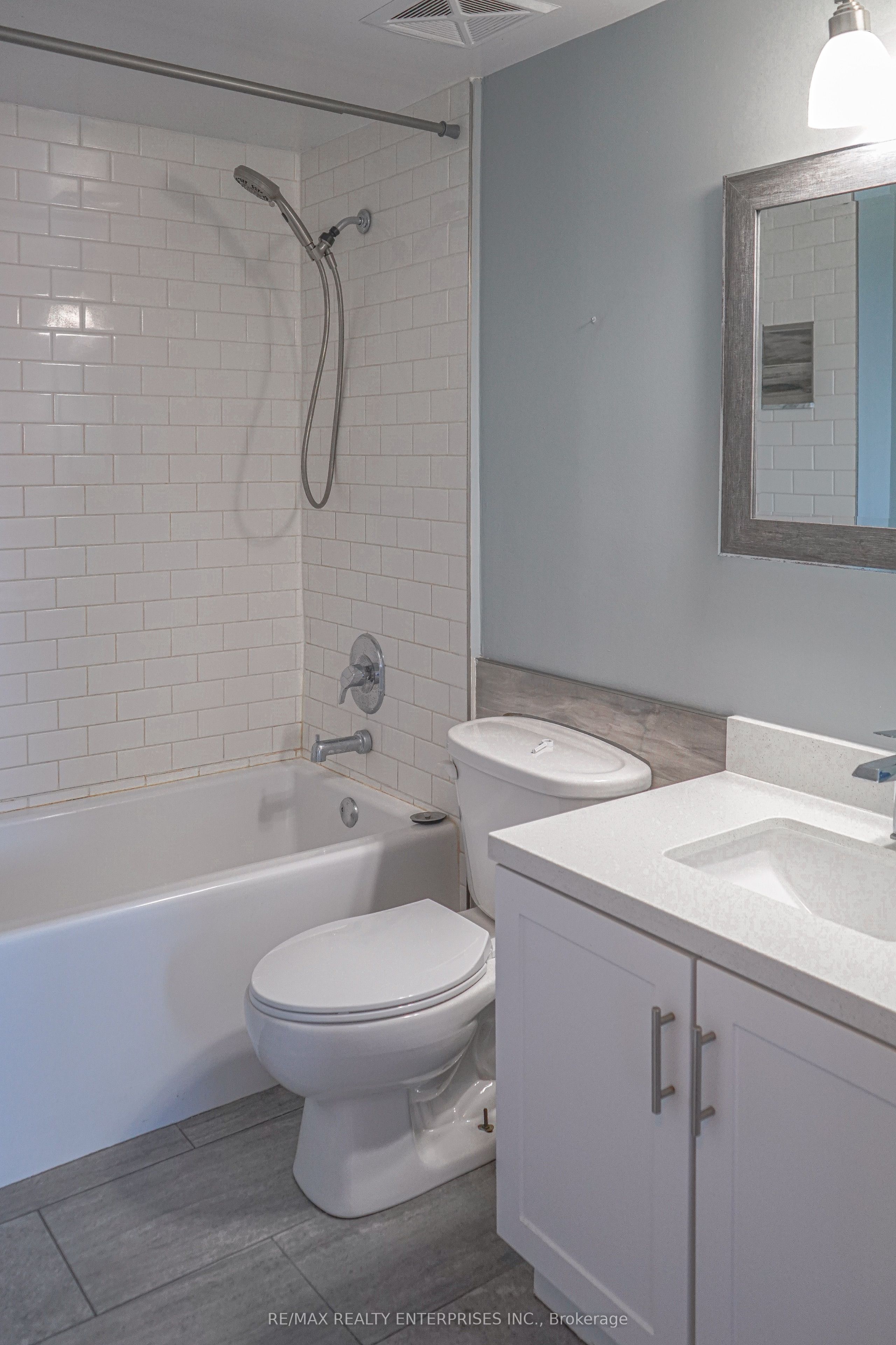 120 Bell Farm Road N 204, Barrie, ON L4M 6J2 photo 4