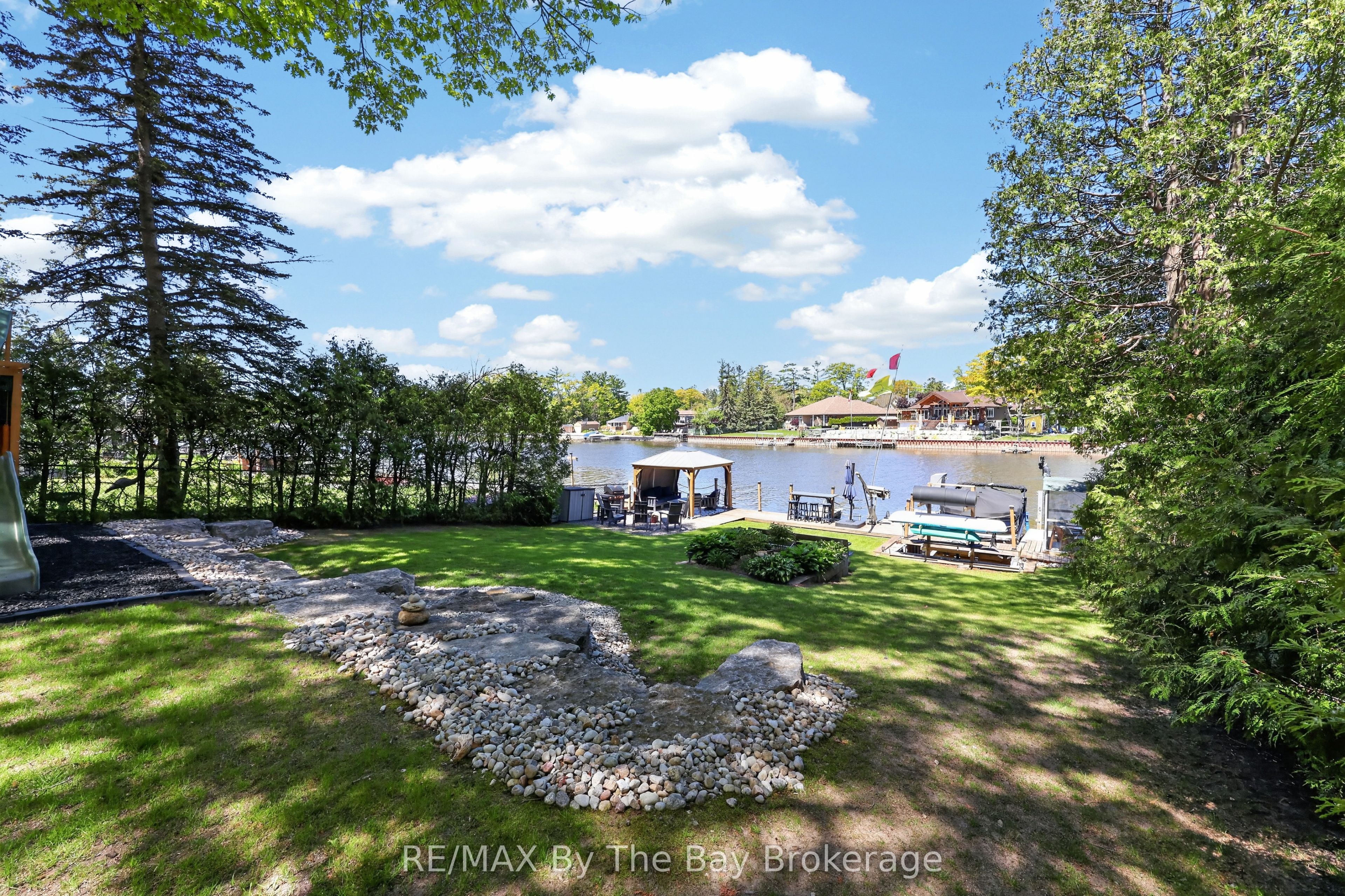 1416 River Road W, Wasaga Beach, ON L9Z 2W5 photo 2
