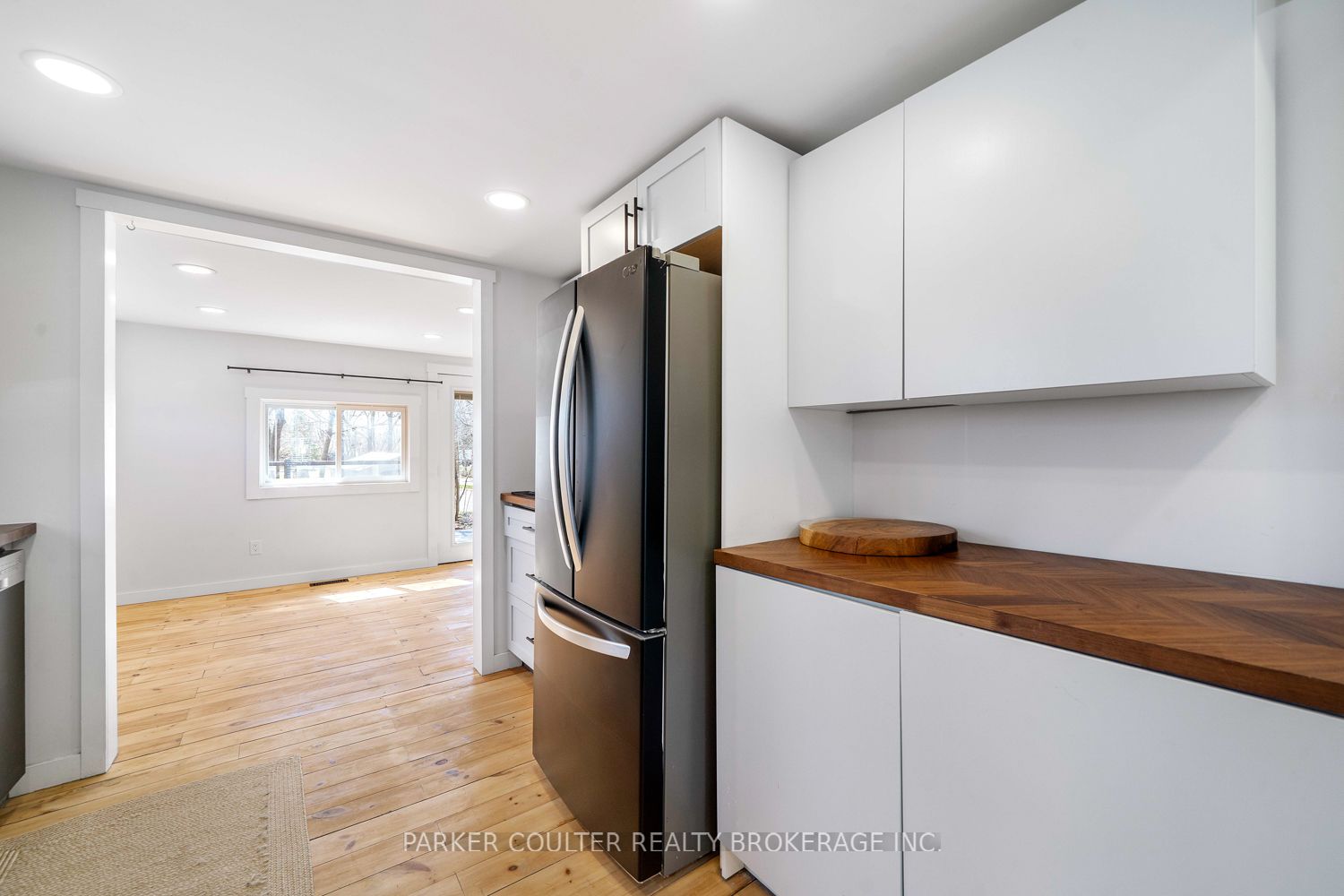 160 Duckworth Street, Barrie, ON L4M 3W4 photo 4