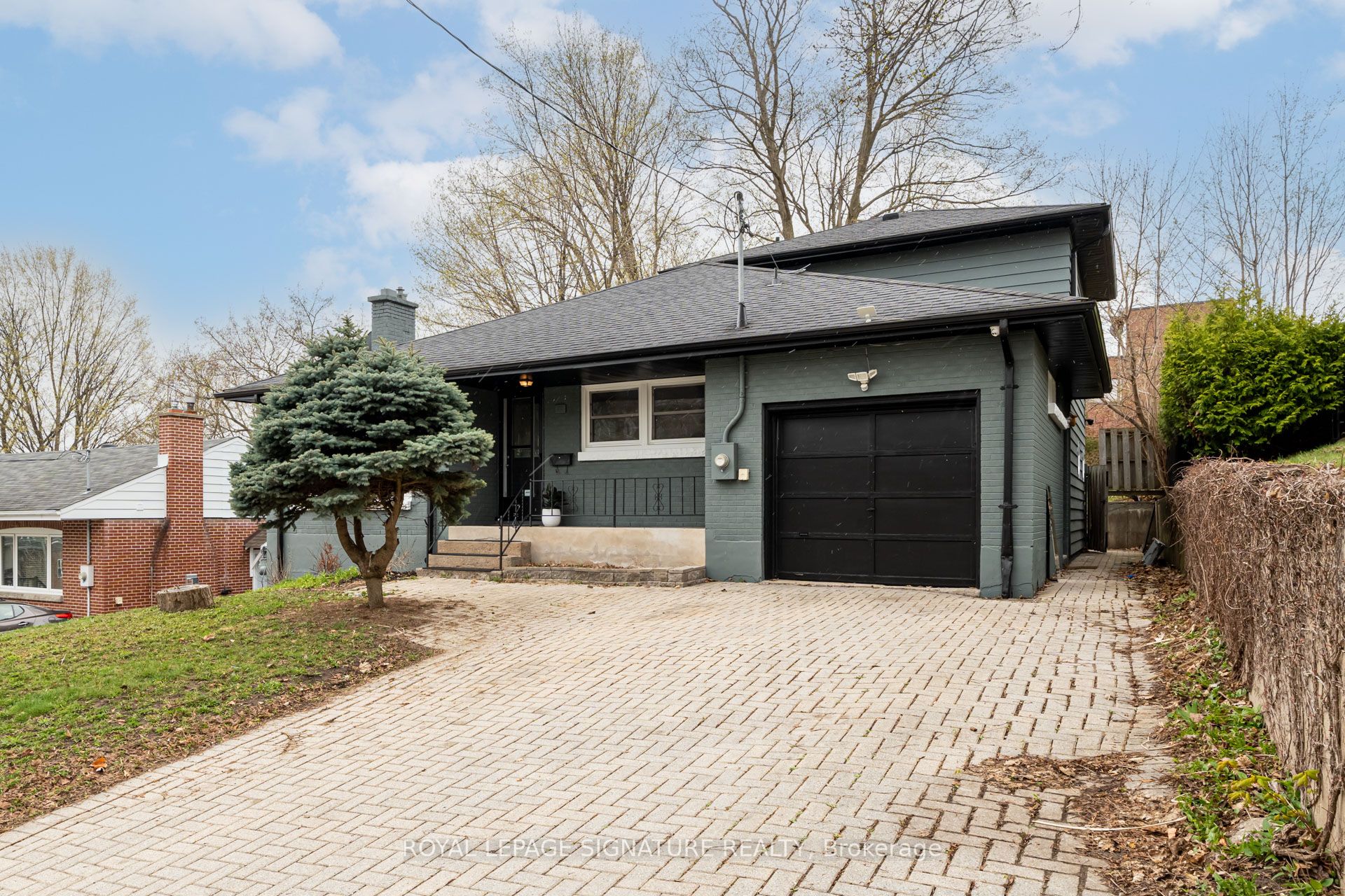 22 Drury Lane Main, Barrie, ON L4M 3C6