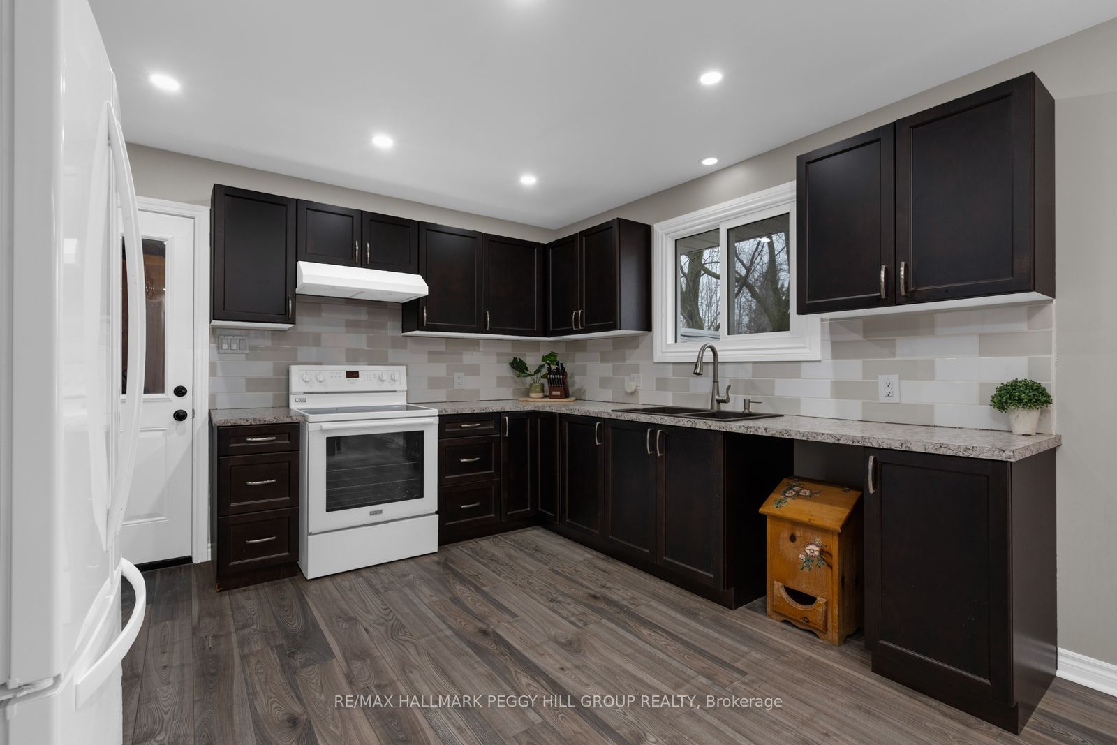201 Dodson Road, Barrie, ON L4N 4K2 photo 2