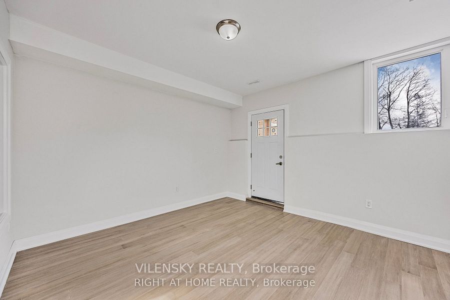 99 Sophia Street W, Barrie, ON L4N 1J4 photo 3