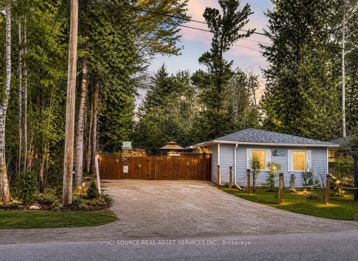 126 Pinecrest Avenue, Wasaga Beach, ON L9Z 1X3 photo 2