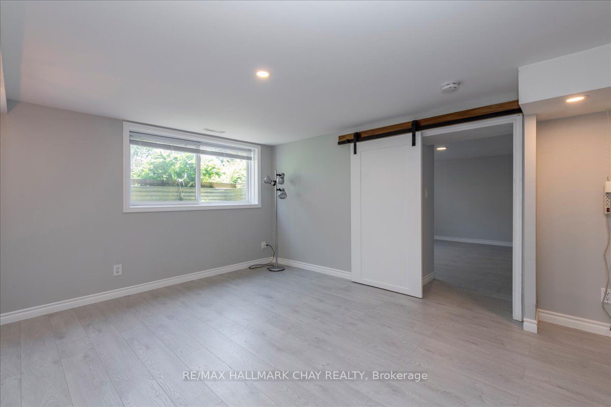 69 Rodney Street, Barrie, ON L4M 4B8 photo 3