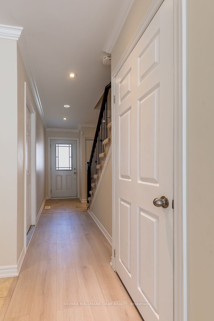 12 Lankin Boulevard 2, Orillia, ON L3V 6T2 photo 4