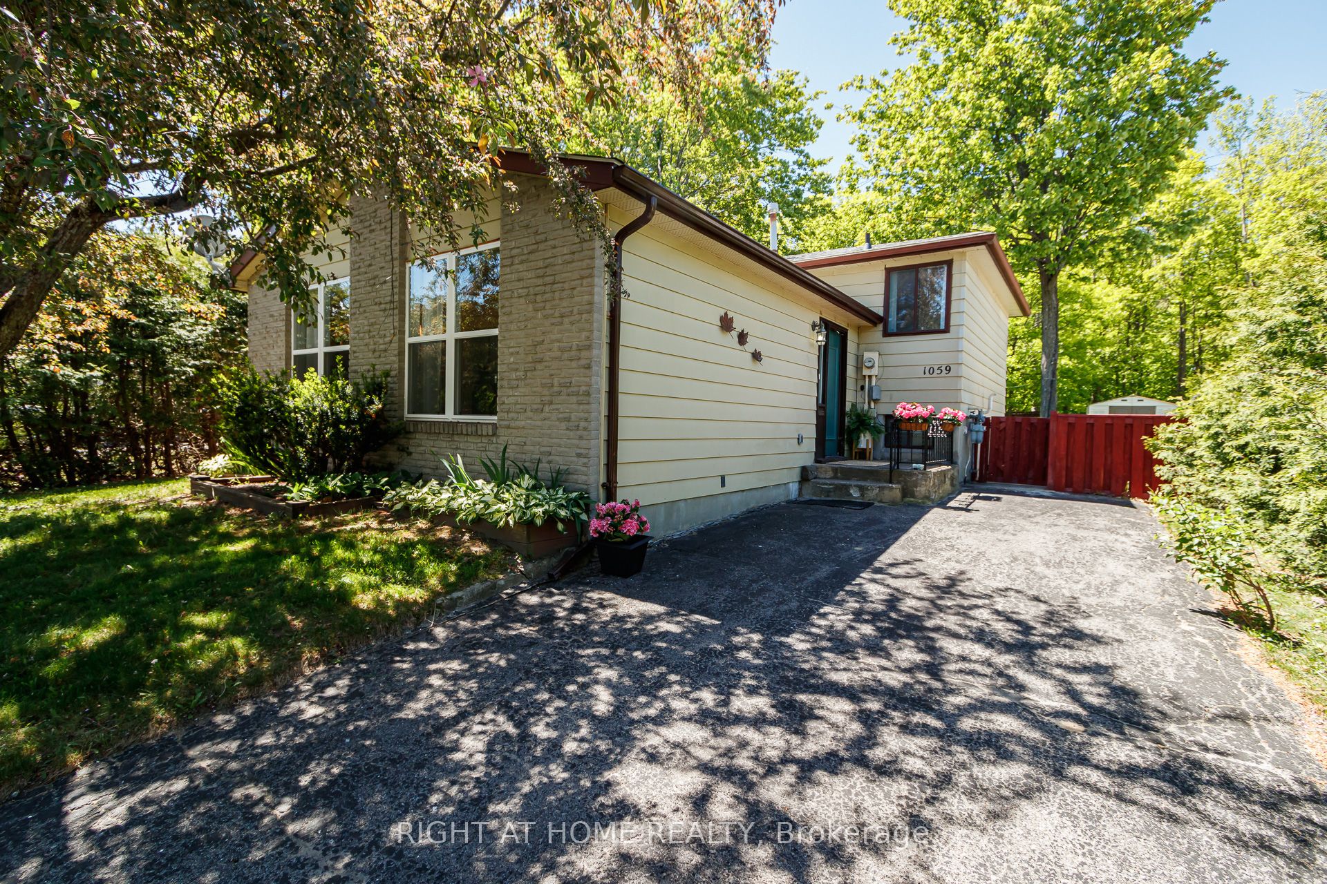 1059 Glen Mhor Crescent, Midland, ON L4R 4P5 photo 2