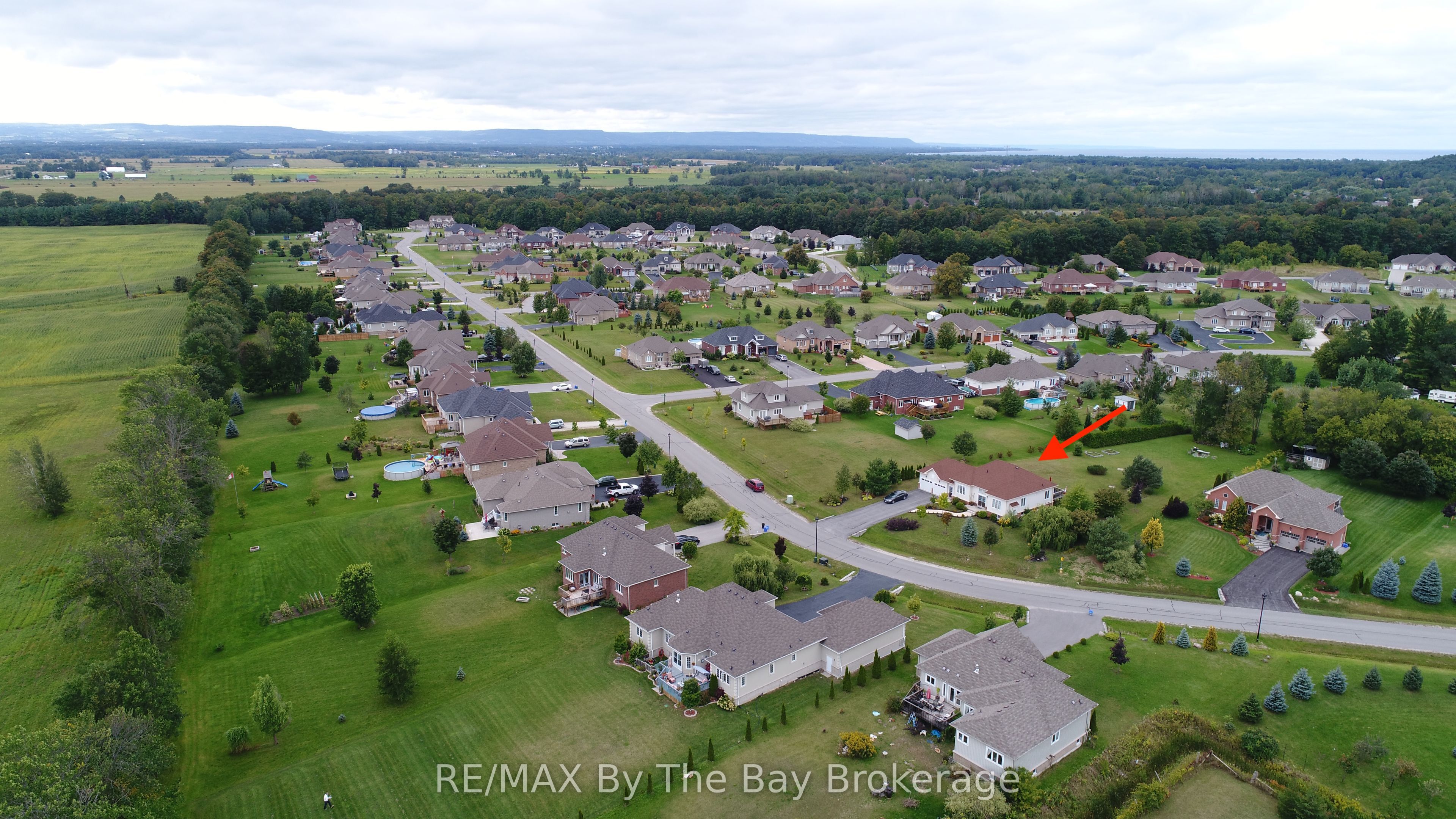 18 Maple Drive, Wasaga Beach, ON L9Z 0A7 photo 2